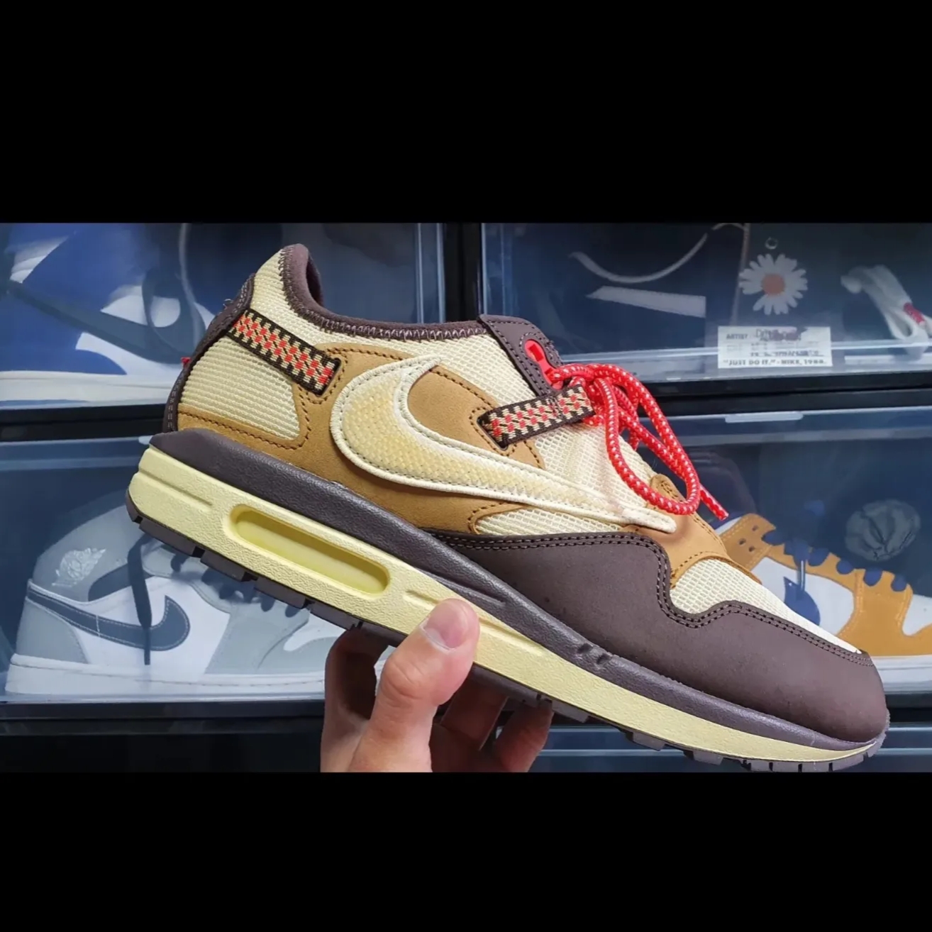 Nike x Travis Scott Air Max 1 Cact.us Brown 착용 스타일 - 2