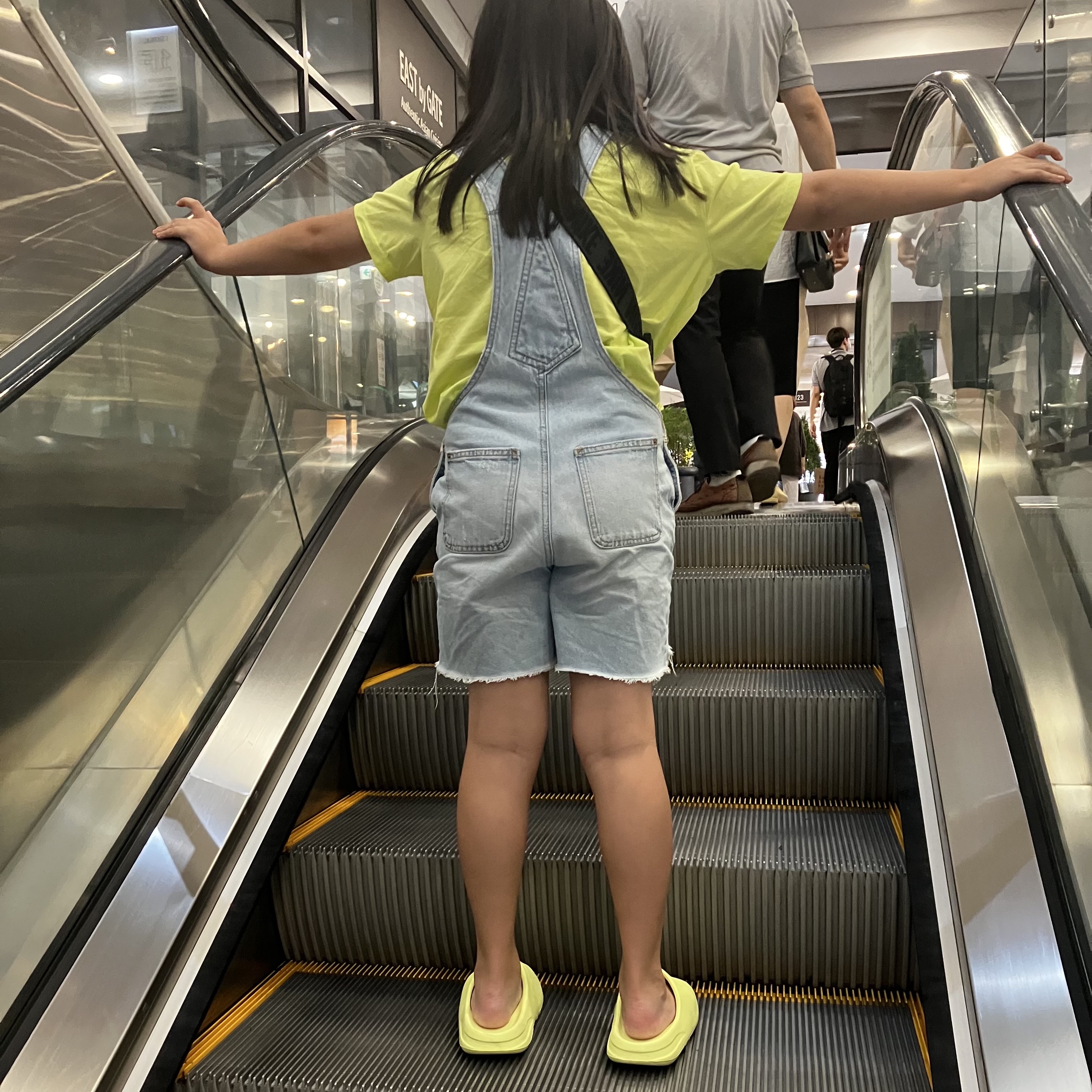 Adidas Yeezy Slide Glow Green 2022/2023 착용 스타일