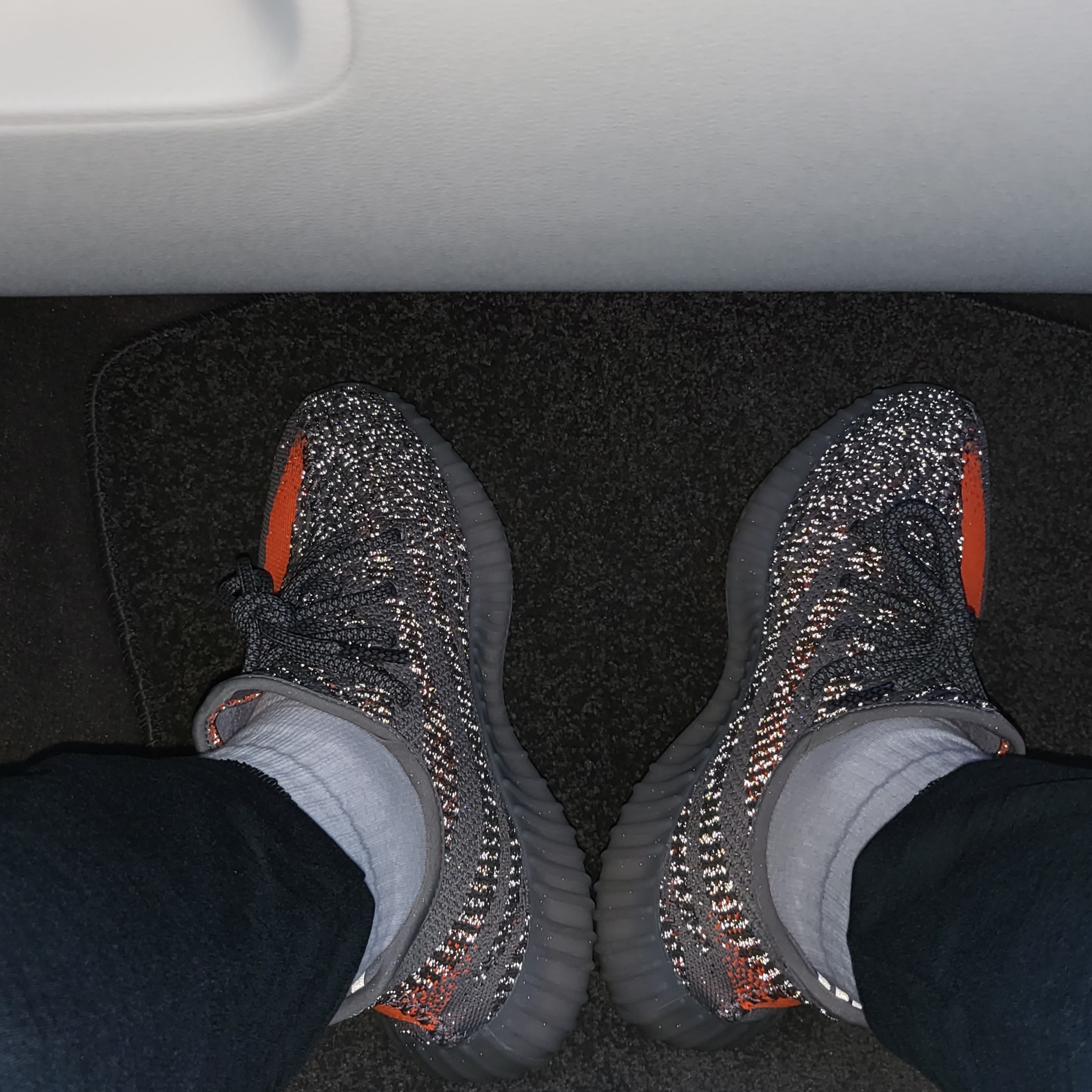 Adidas Yeezy Boost 350 V2 Beluga - Reflective 착용 스타일