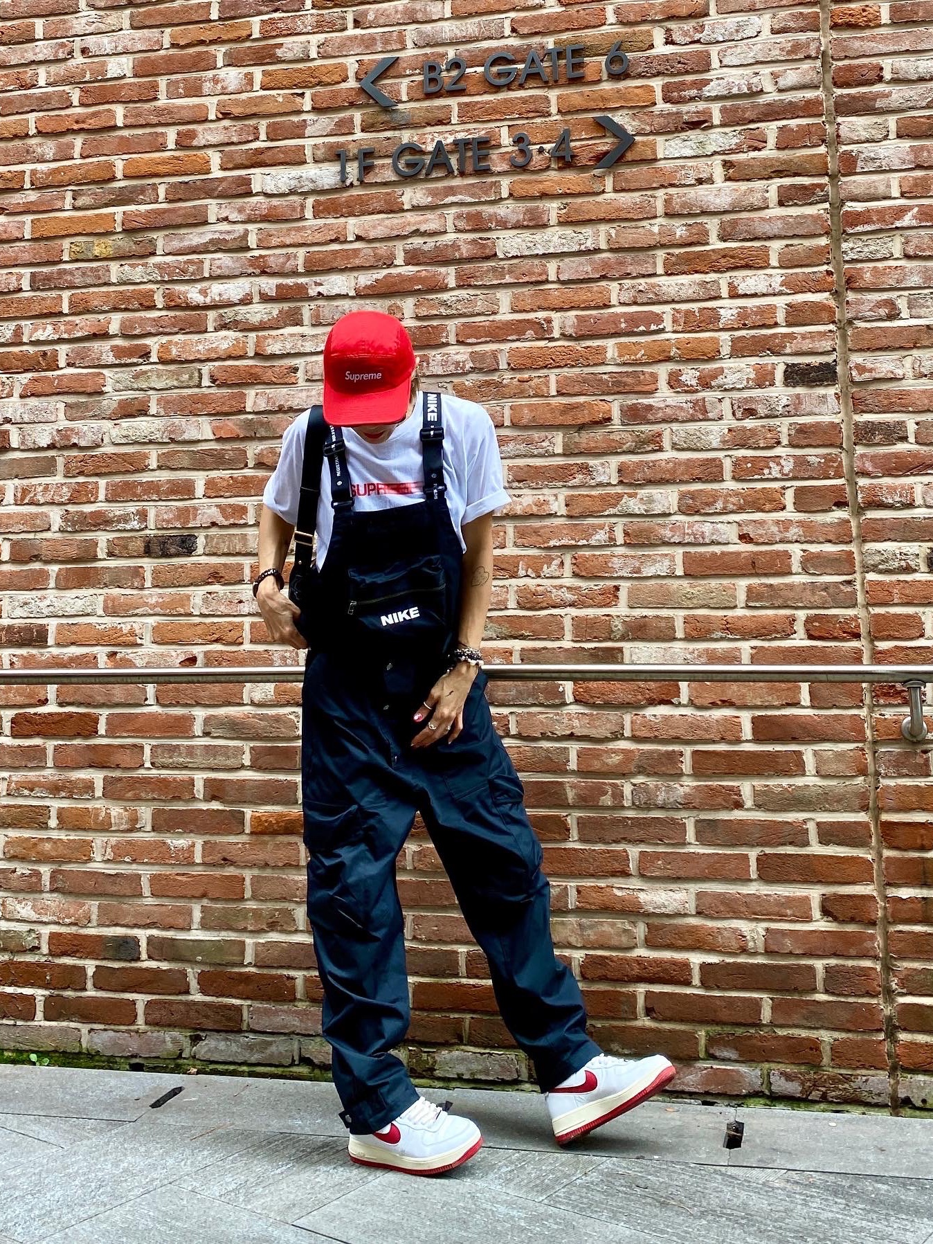 Supreme Motion Logo T-Shirt White - 20SS, (W) Nike Air Force 1 High Sculpt Gym Red 착용 스타일 - 1