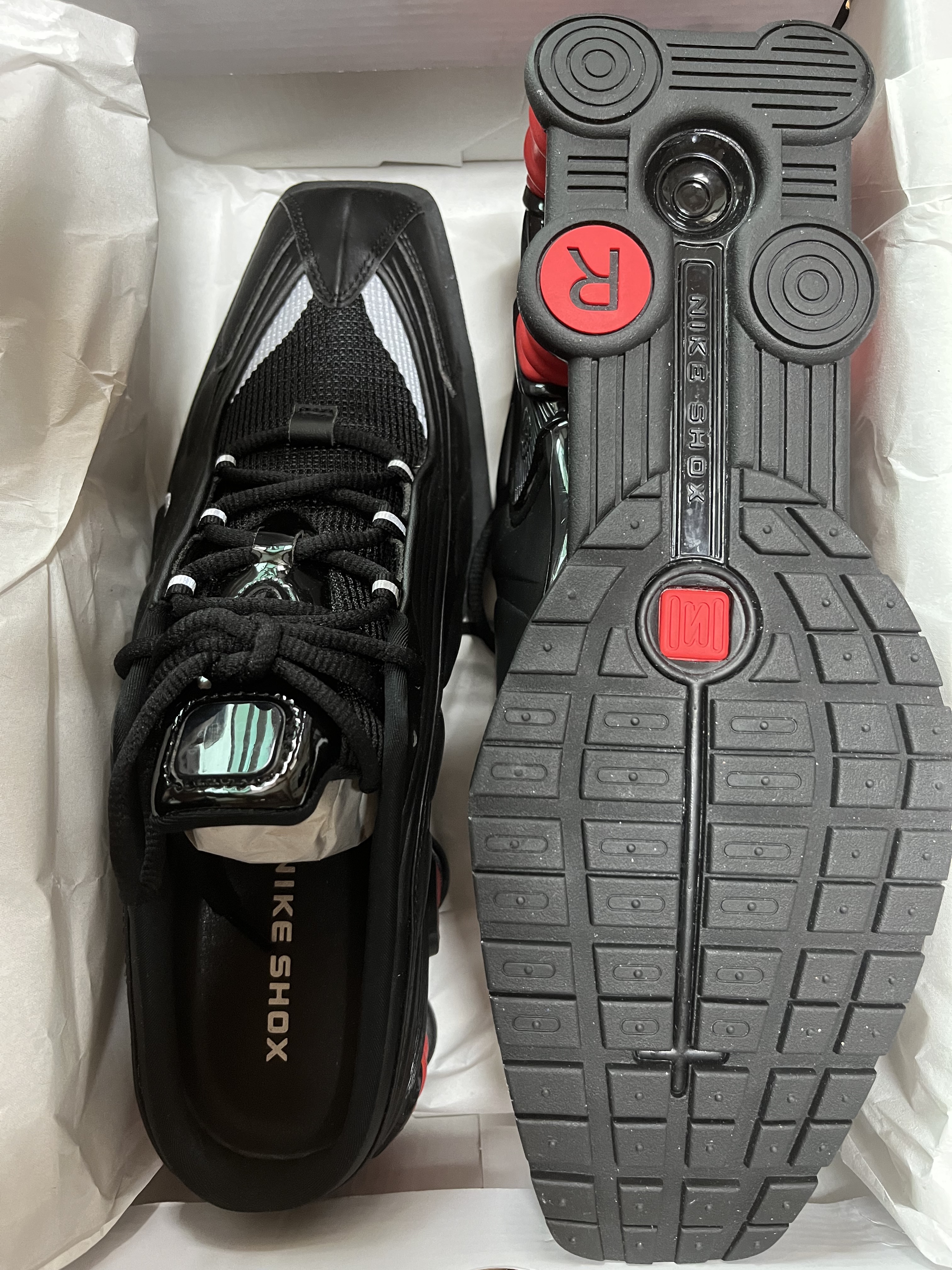 Nike x Martine Rose Shox MR4 Black 착용 스타일 - 2