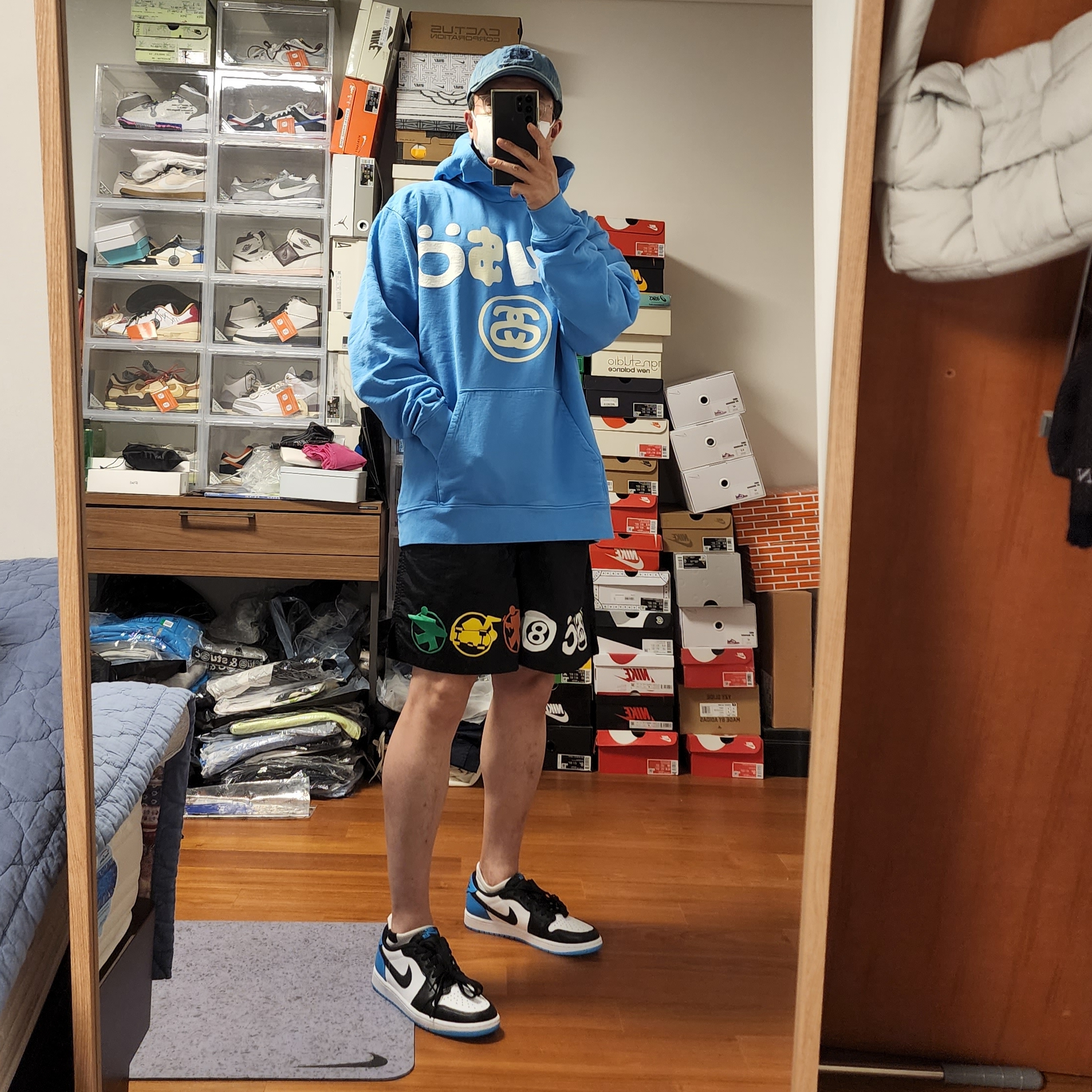 Supreme x Burberry Denim 6-Panel Washed Blue - 22SS, Stussy x Cactus Plant Flea Market 8 Ball Pigment Dyed Hoodie Blue 착용 스타일