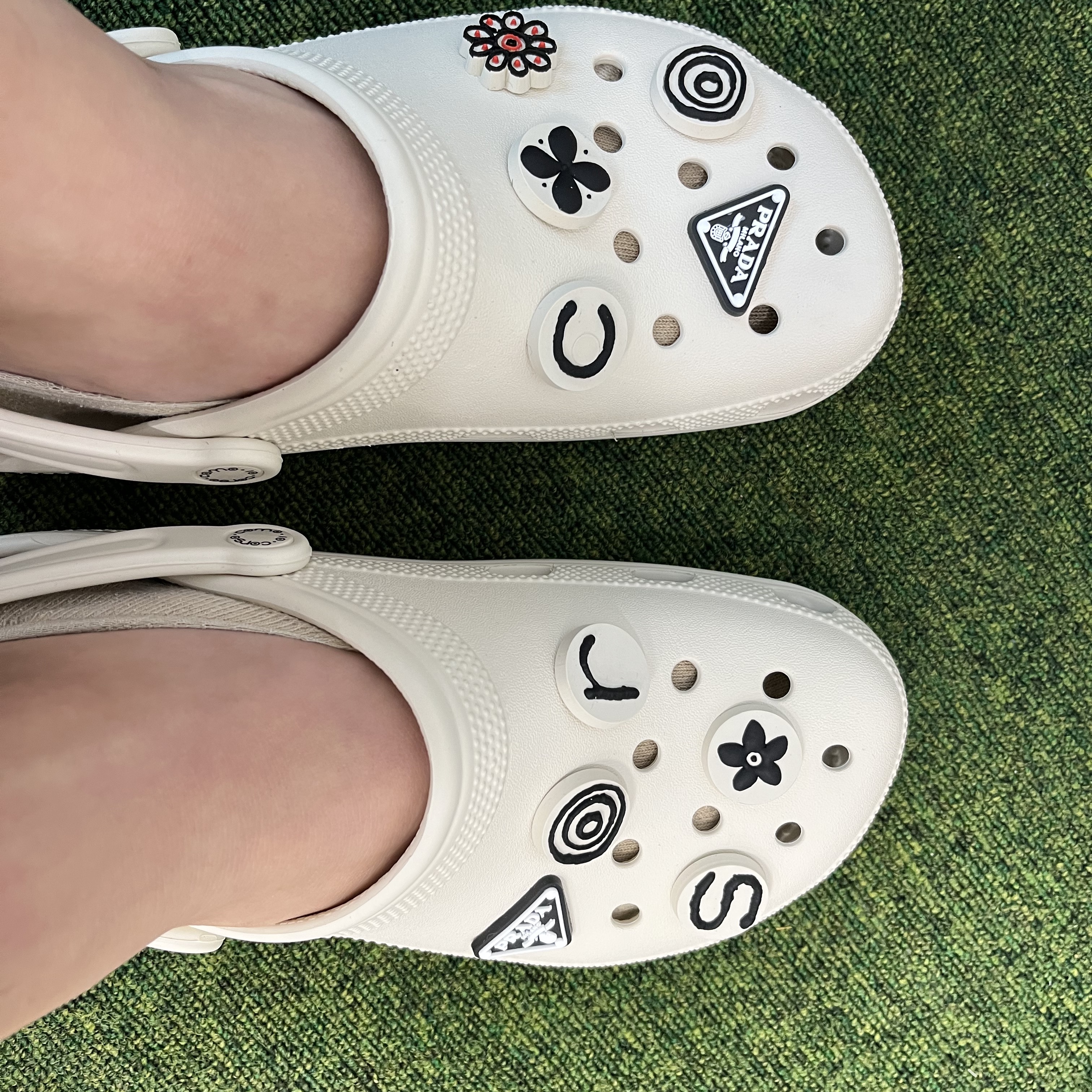 Crocs x 10 Corso Como Classic Clog Stucco 착용 스타일
