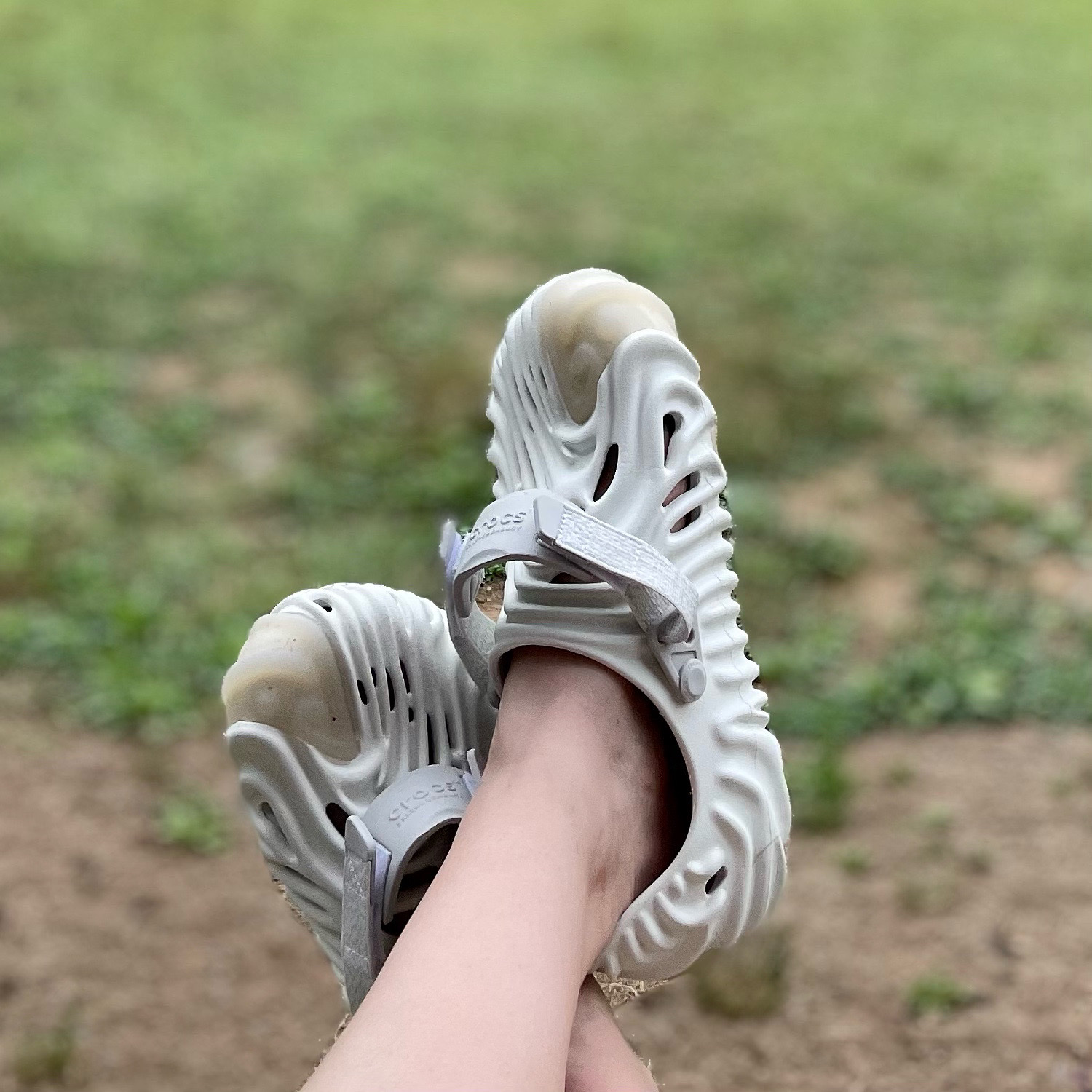 Crocs x Salehe Bembury Pollex Clog Stratus 착용 스타일
