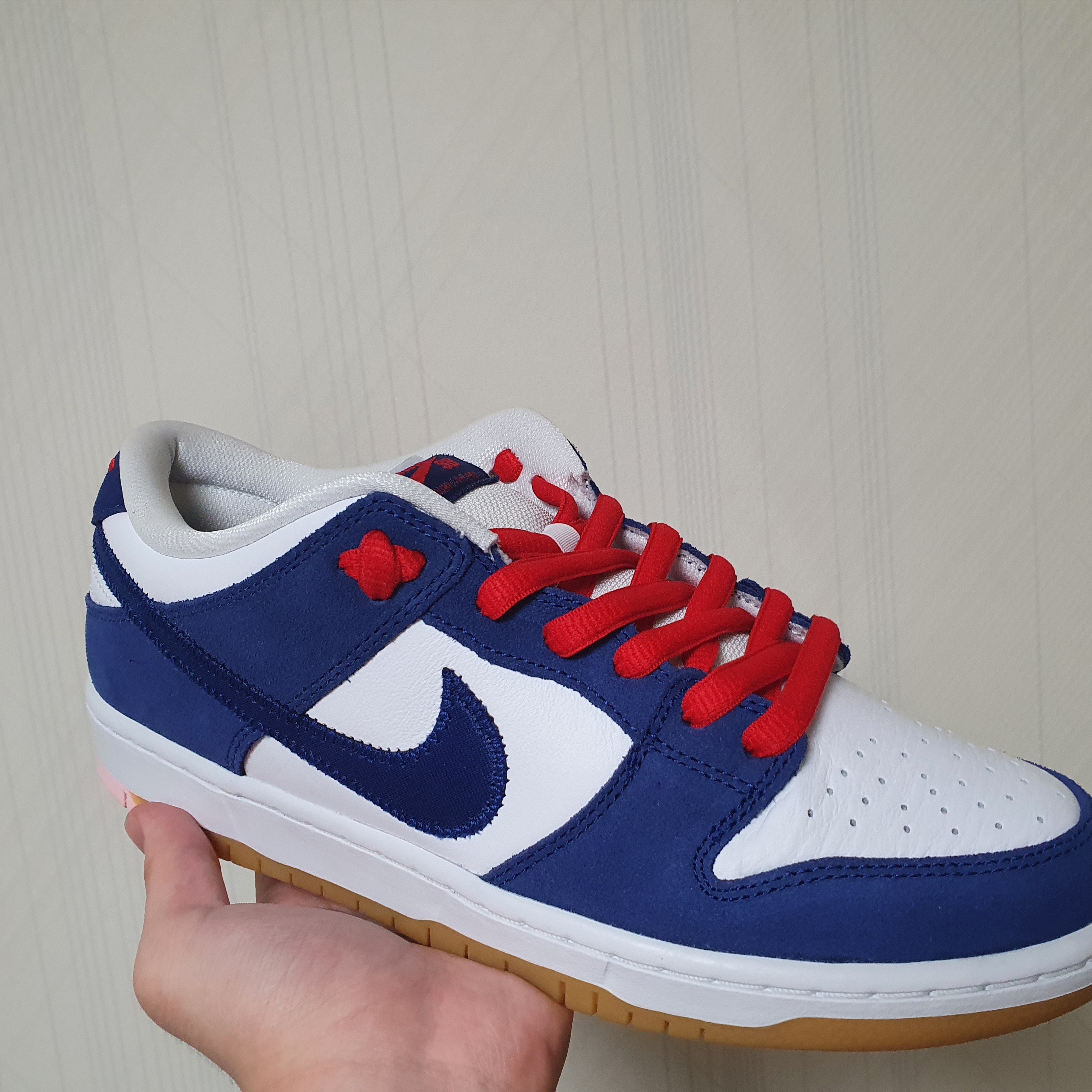 Nike SB Dunk Low Pro Premium Deep Royal Blue 착용 스타일 - 5