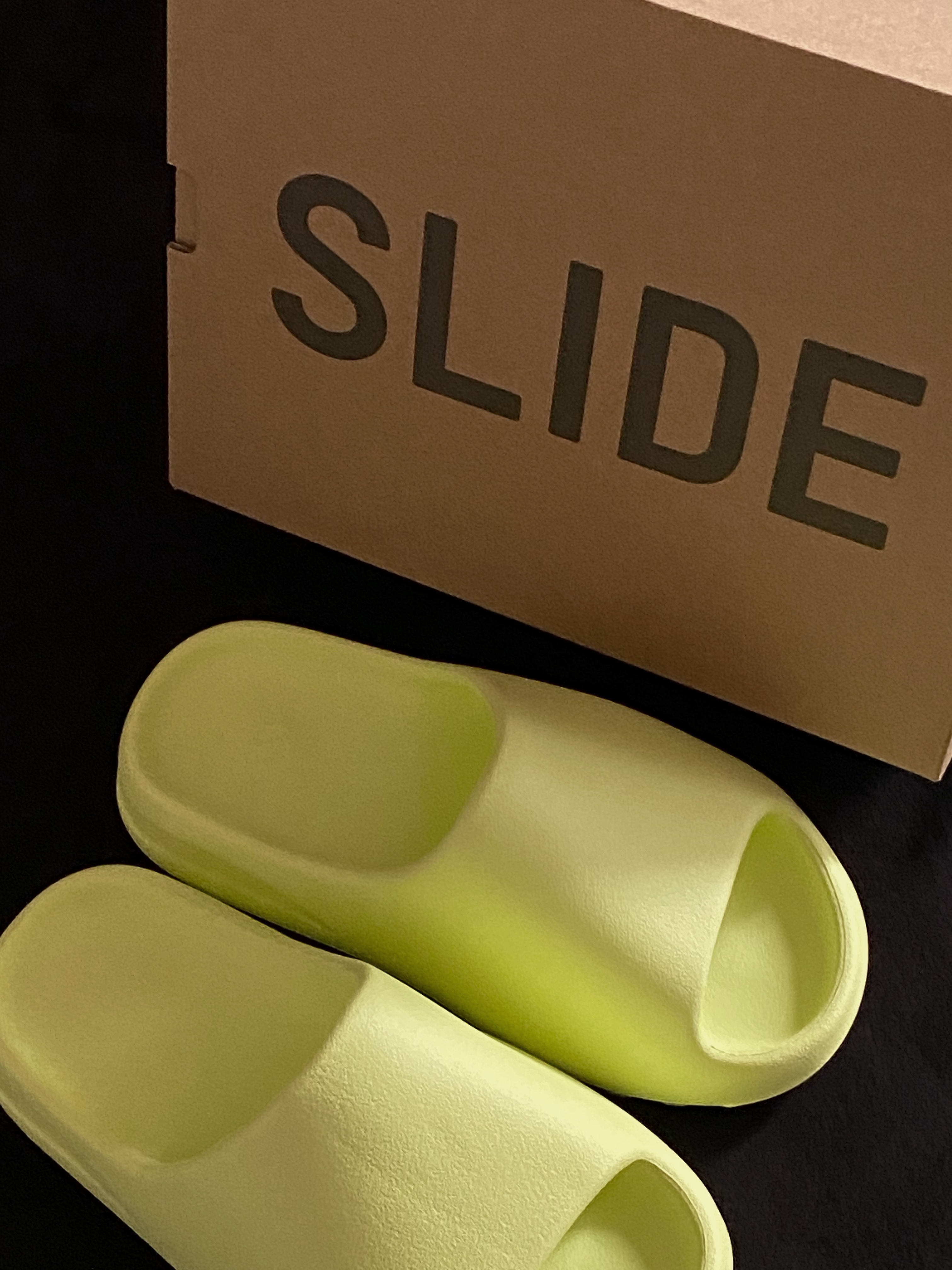 Adidas Yeezy Slide Glow Green 2022/2023 착용 스타일