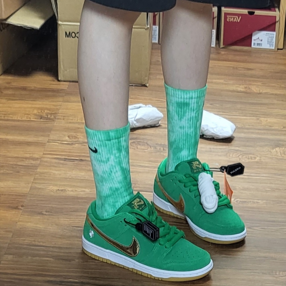 Nike SB Dunk Low Pro Shamrock 착용 스타일 - 2