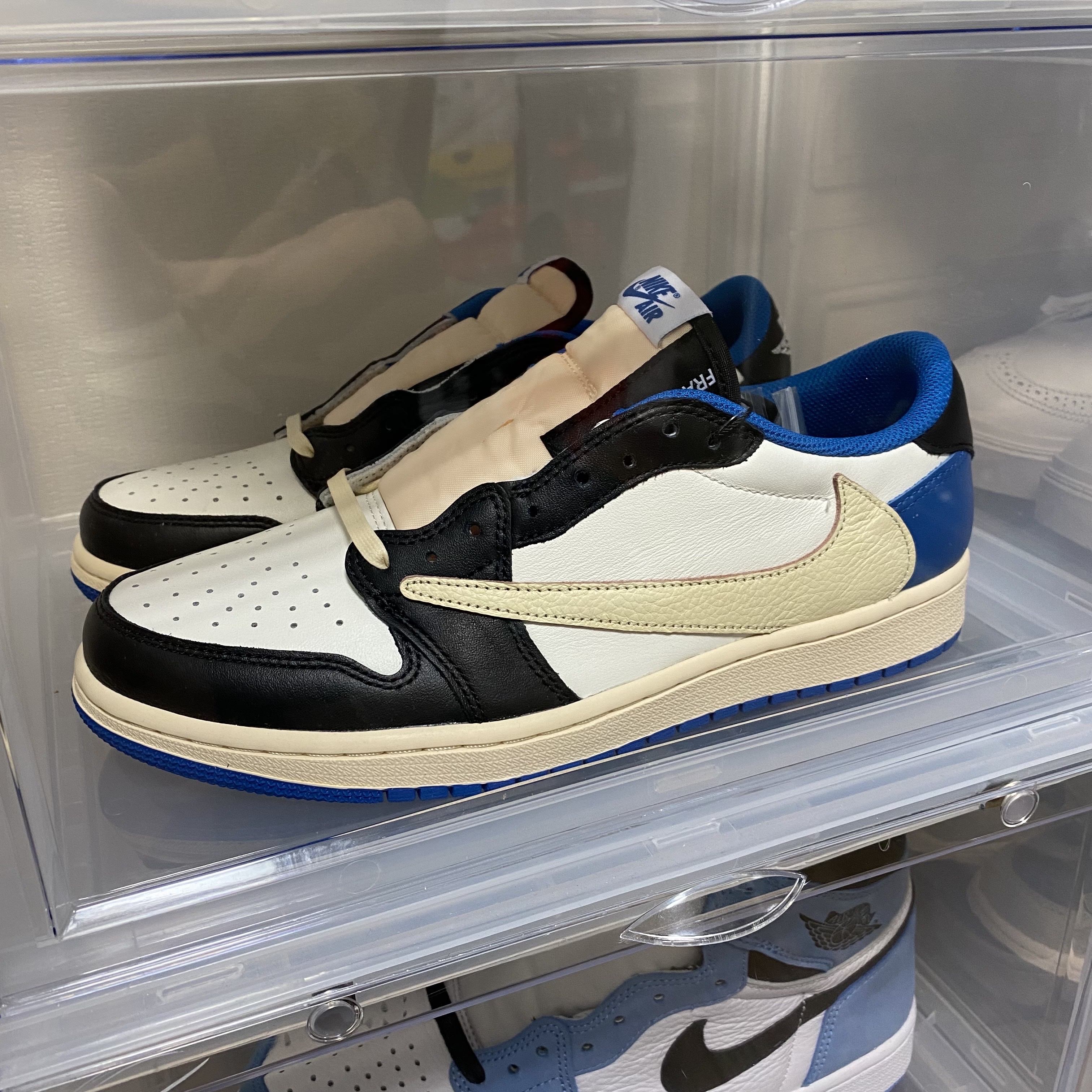 Jordan 1 x Travis Scott x Fragment Retro Low OG SP Military Blue 착용 스타일