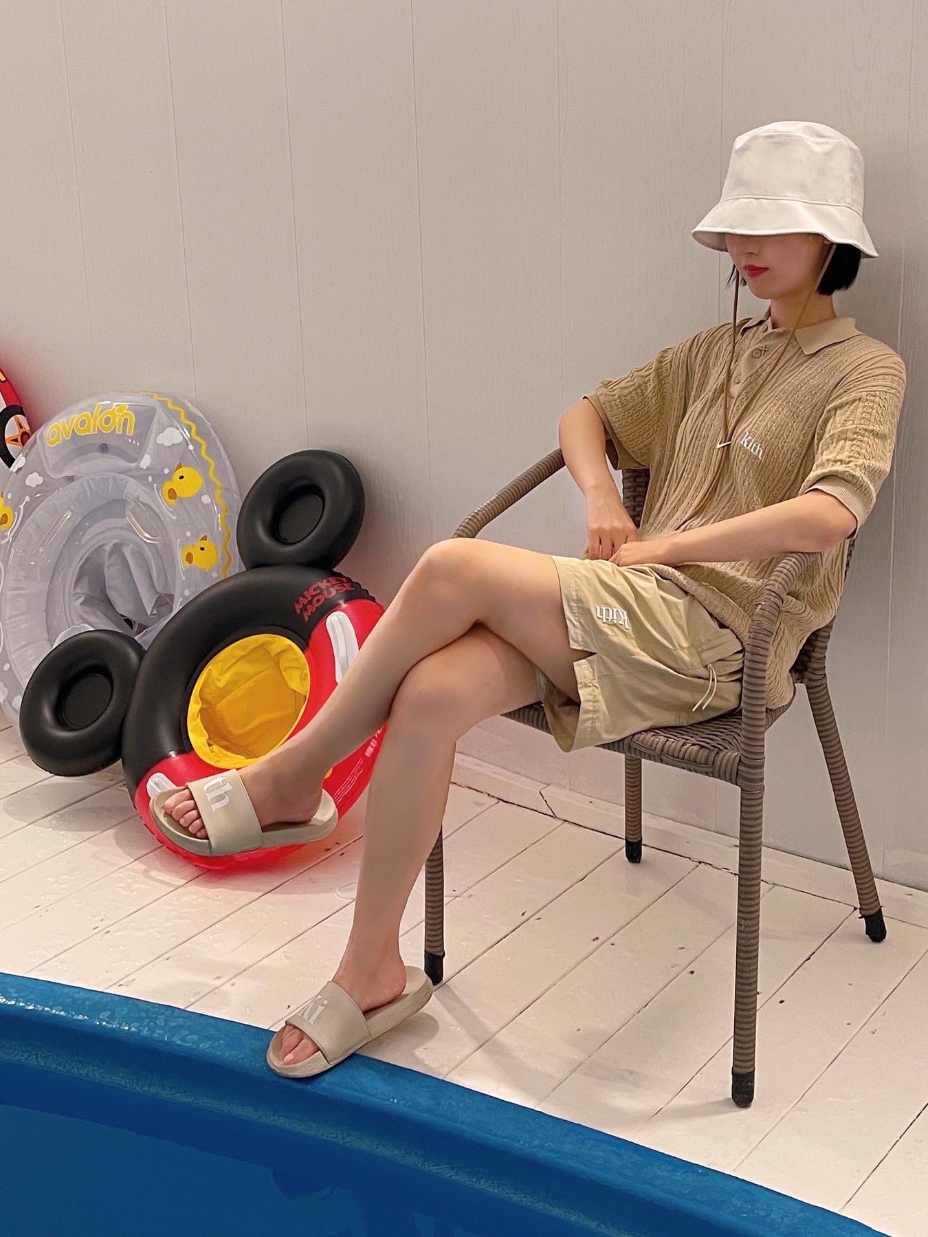 Nike x Jacquemus Bucket Hat White 착용 스타일 - 1