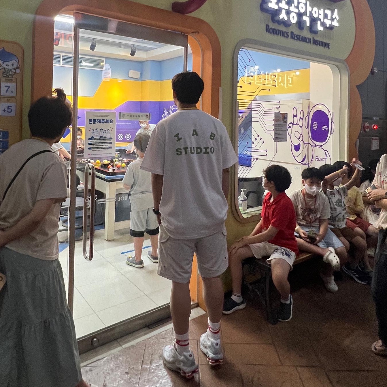 IAB Studio T-Shirt White Light Green, Nike x Supreme Shox Ride 2 SP White 착용 스타일