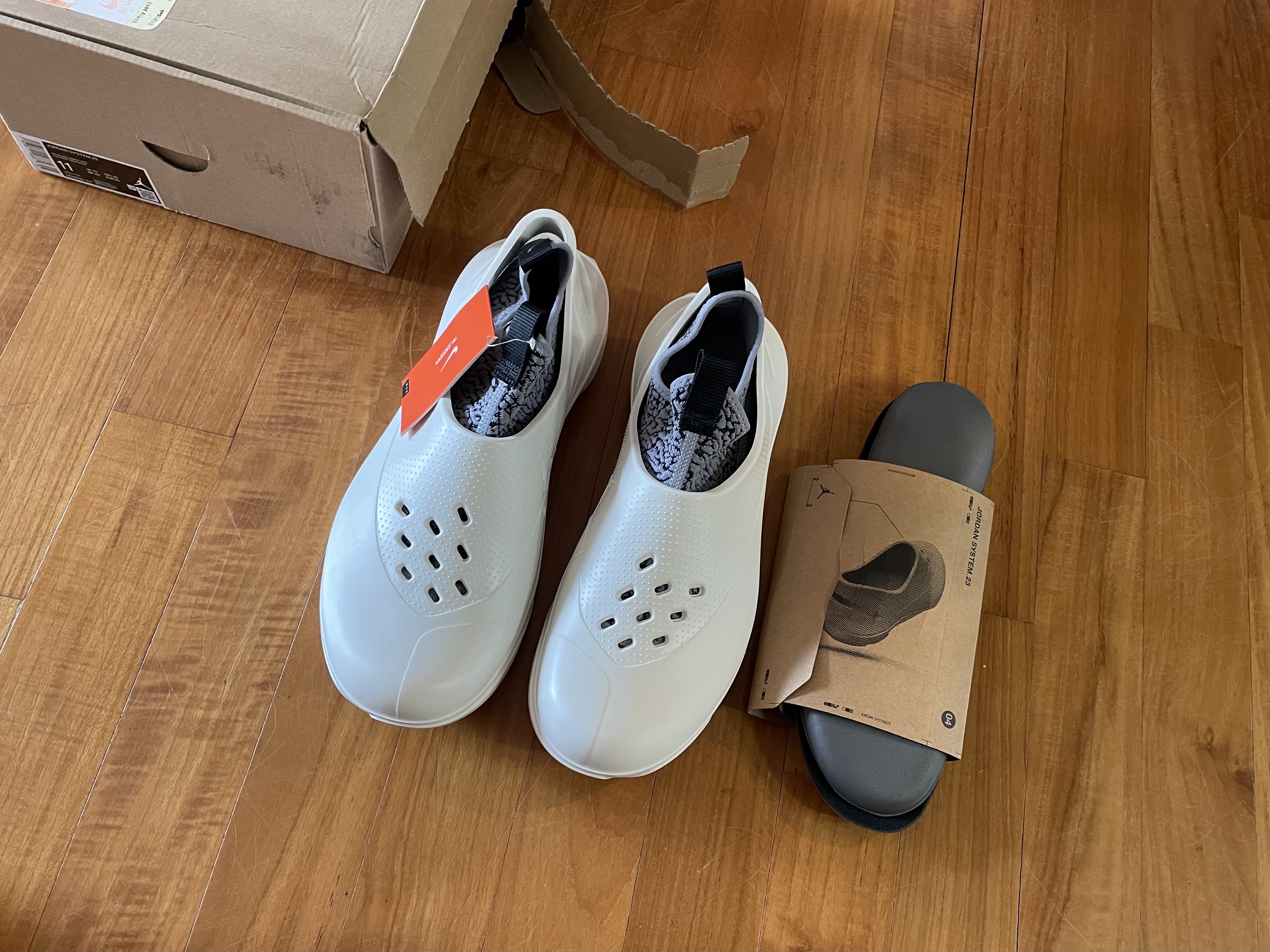 Jordan System .23 Sail and Cement Grey 착용 스타일 - 2