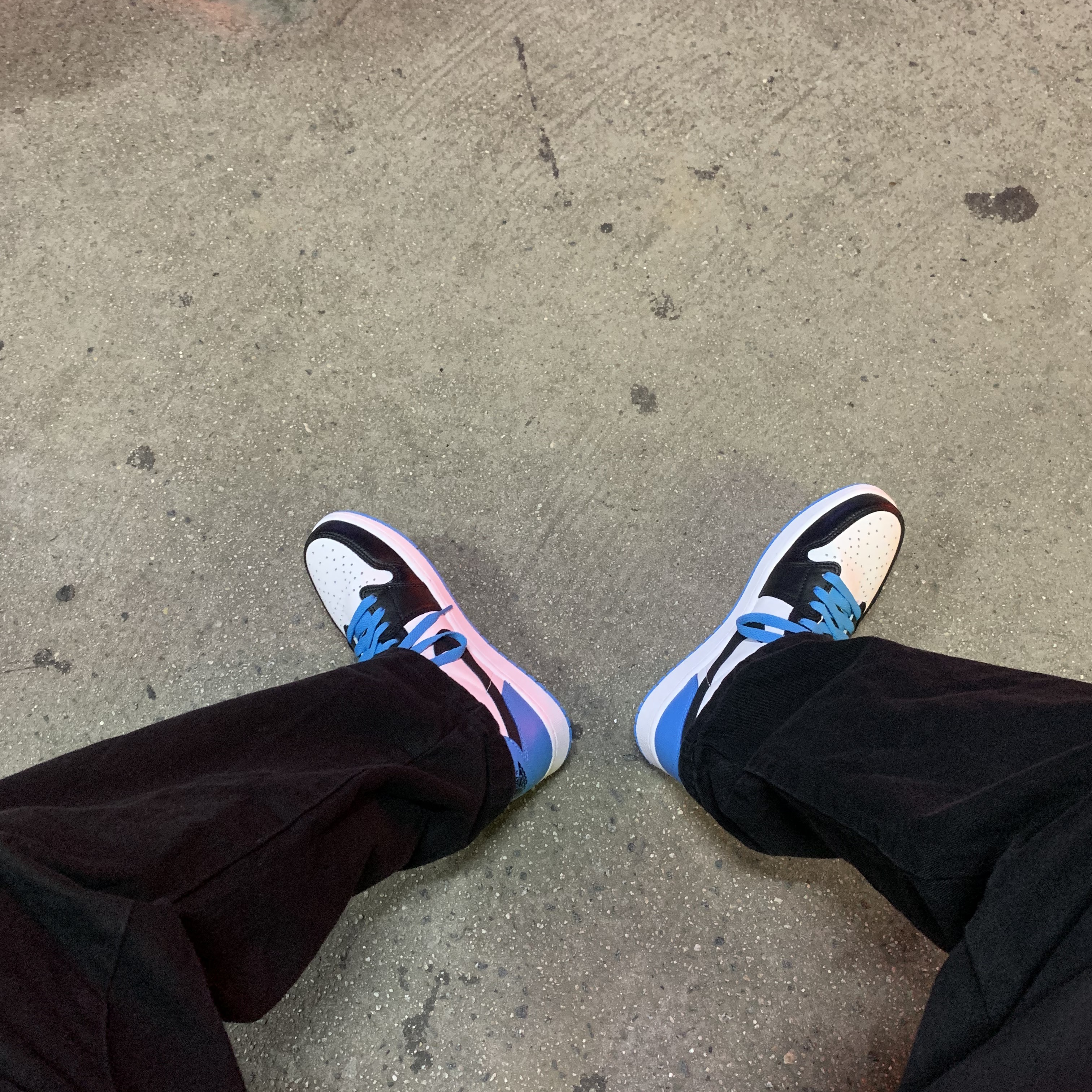 Jordan 1 Retro Low OG Black and Dark Powder Blue 착용 스타일