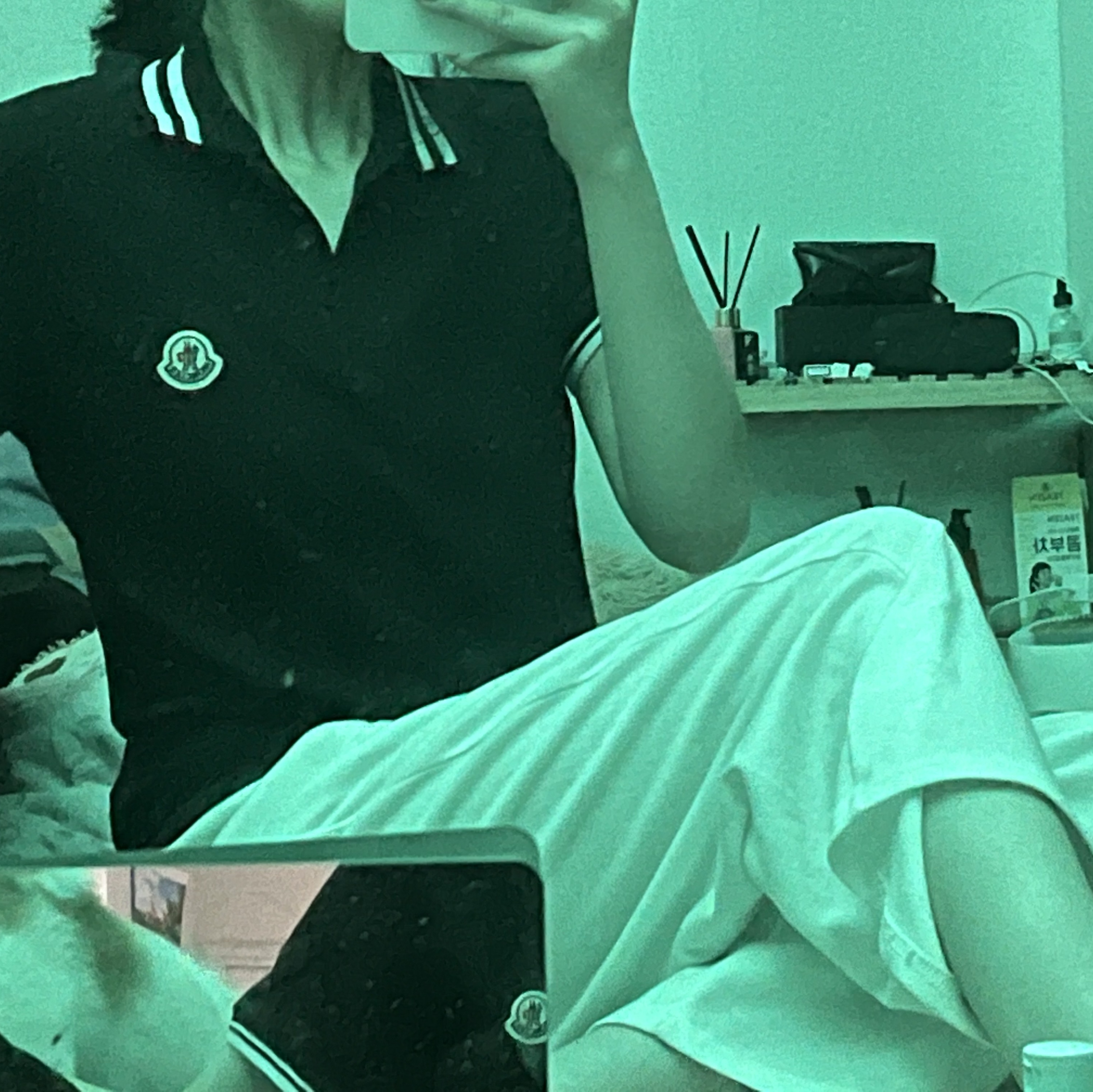 (W) Moncler Logo Patch Polo Shirt Black - 22SS 착용 스타일
