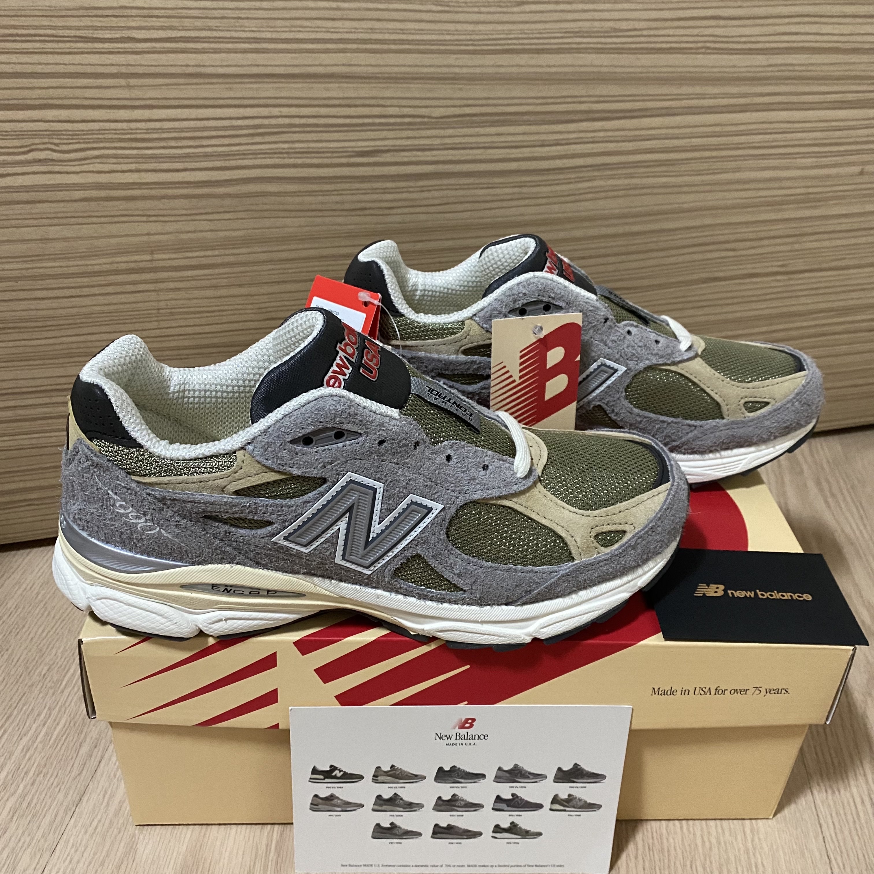 New Balance 990v3 Made in USA Marblehead Incense 착용 스타일 - 1