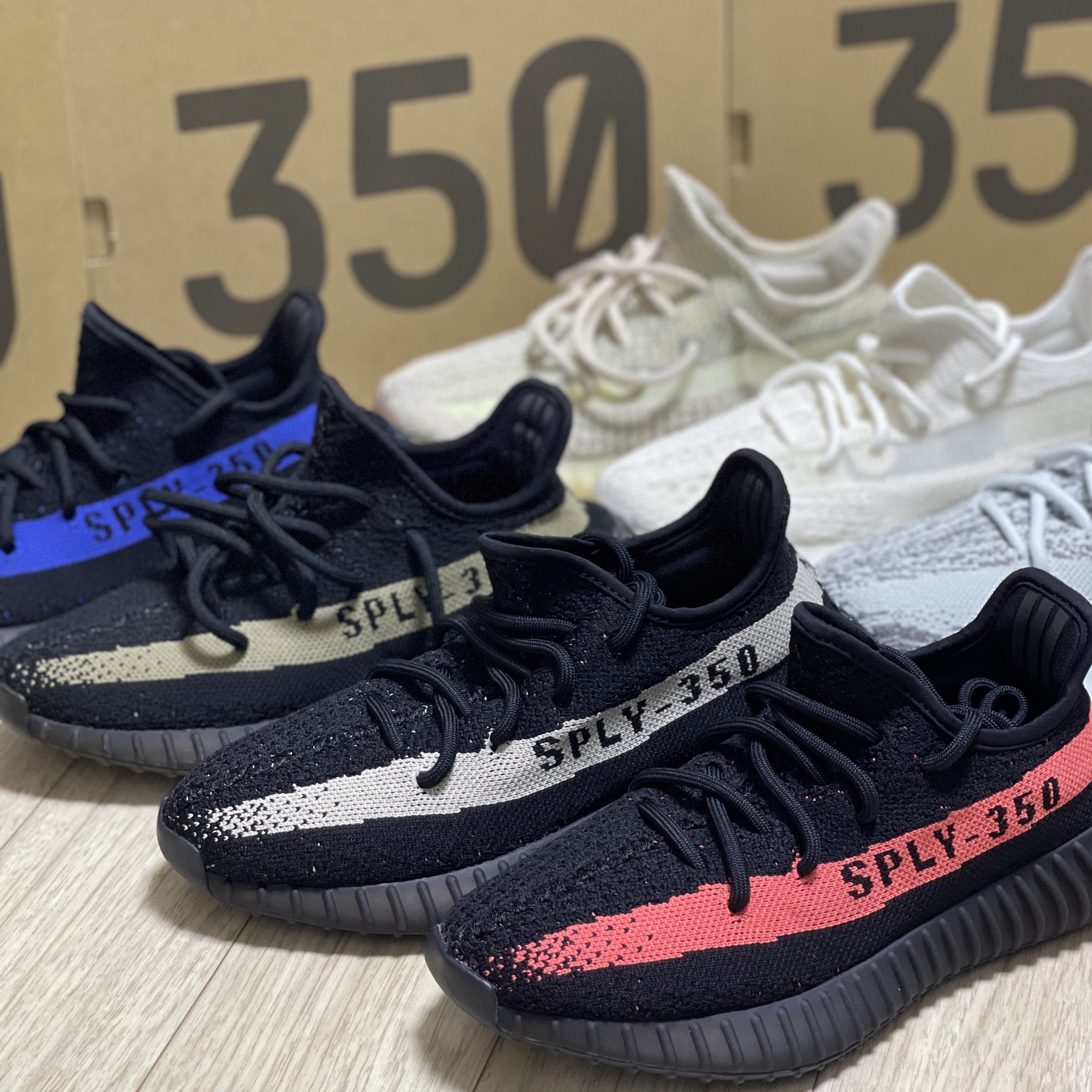 Adidas Yeezy Boost 350 V2 Core Black Red 2022/2023, Adidas Yeezy Boost 350 V2 Core Black Green 착용 스타일 - 1
