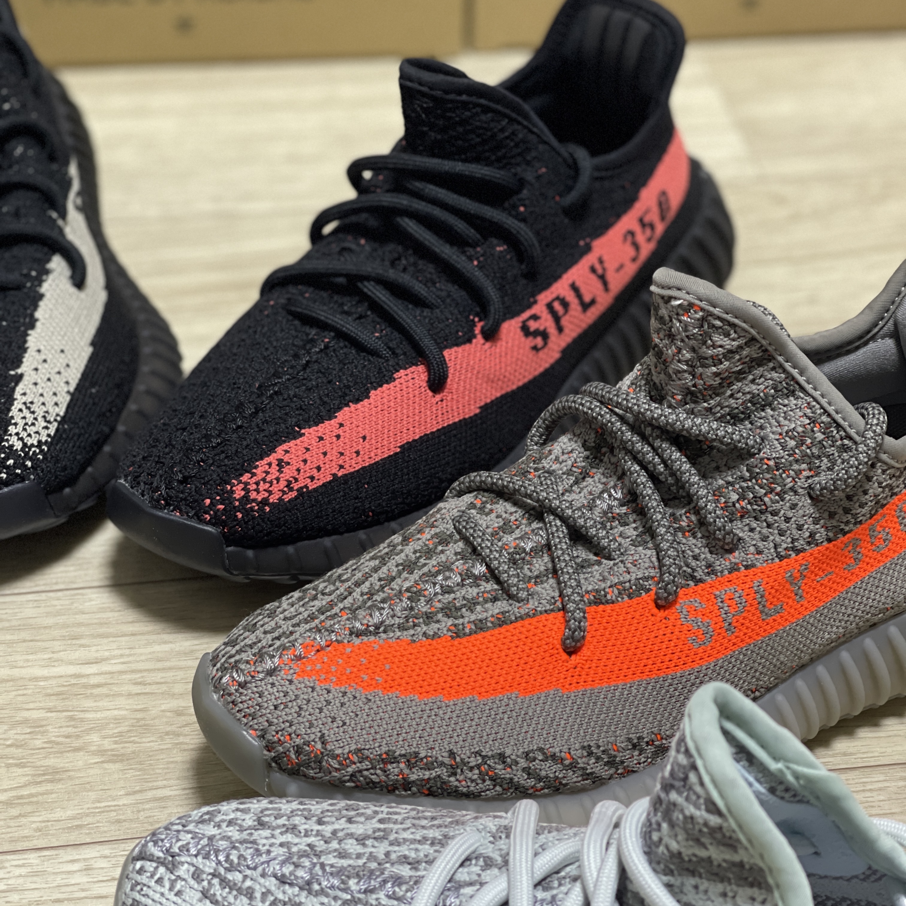 Adidas Yeezy Boost 350 V2 Core Black Red 2022/2023, Adidas Yeezy Boost 350 V2 Core Black Green 착용 스타일 - 4