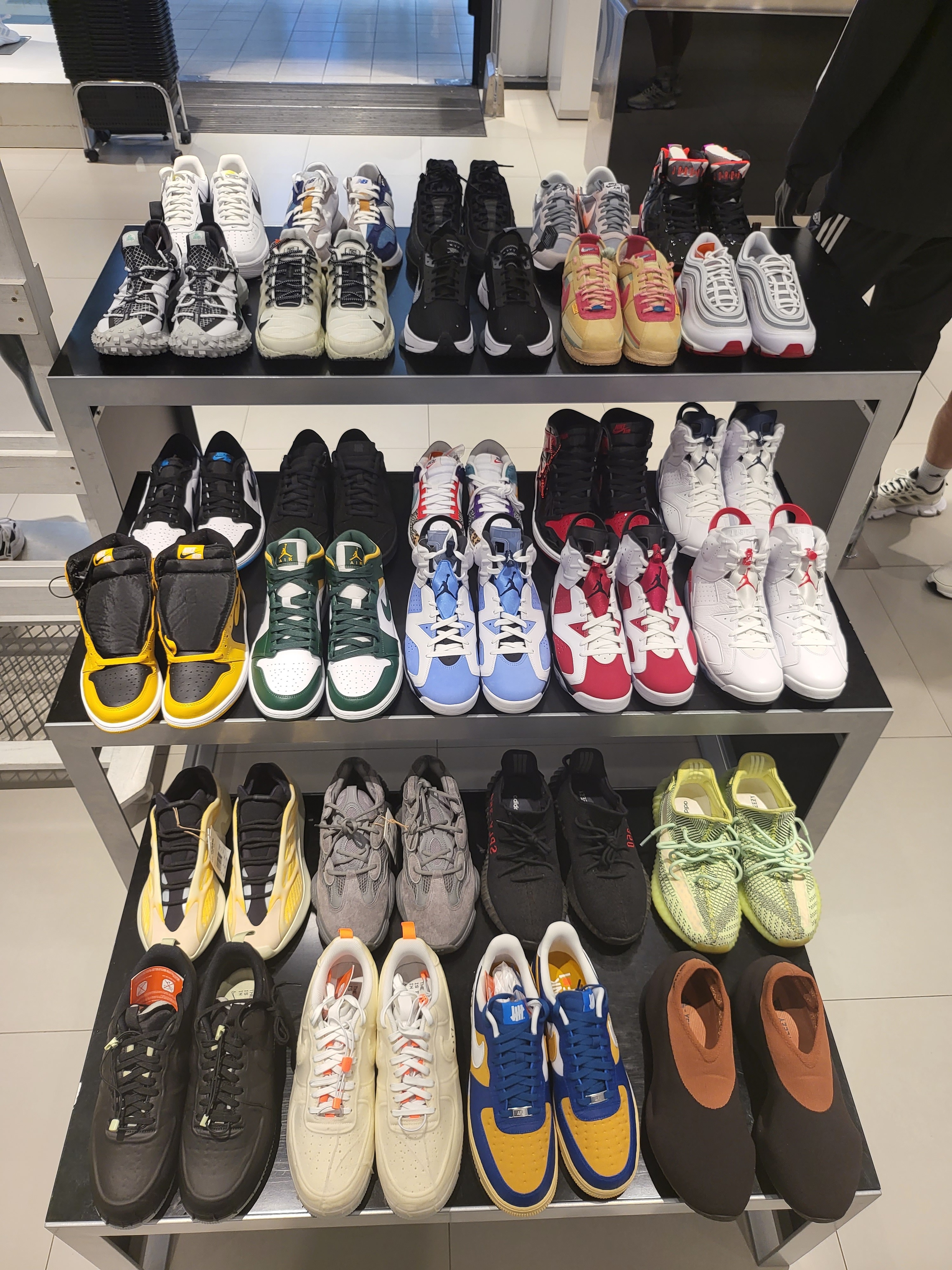 Jordan 1 Mid Sonics 2021, Nike Air Force 1 '07 LV8 2 Have a Nike Day 착용 스타일