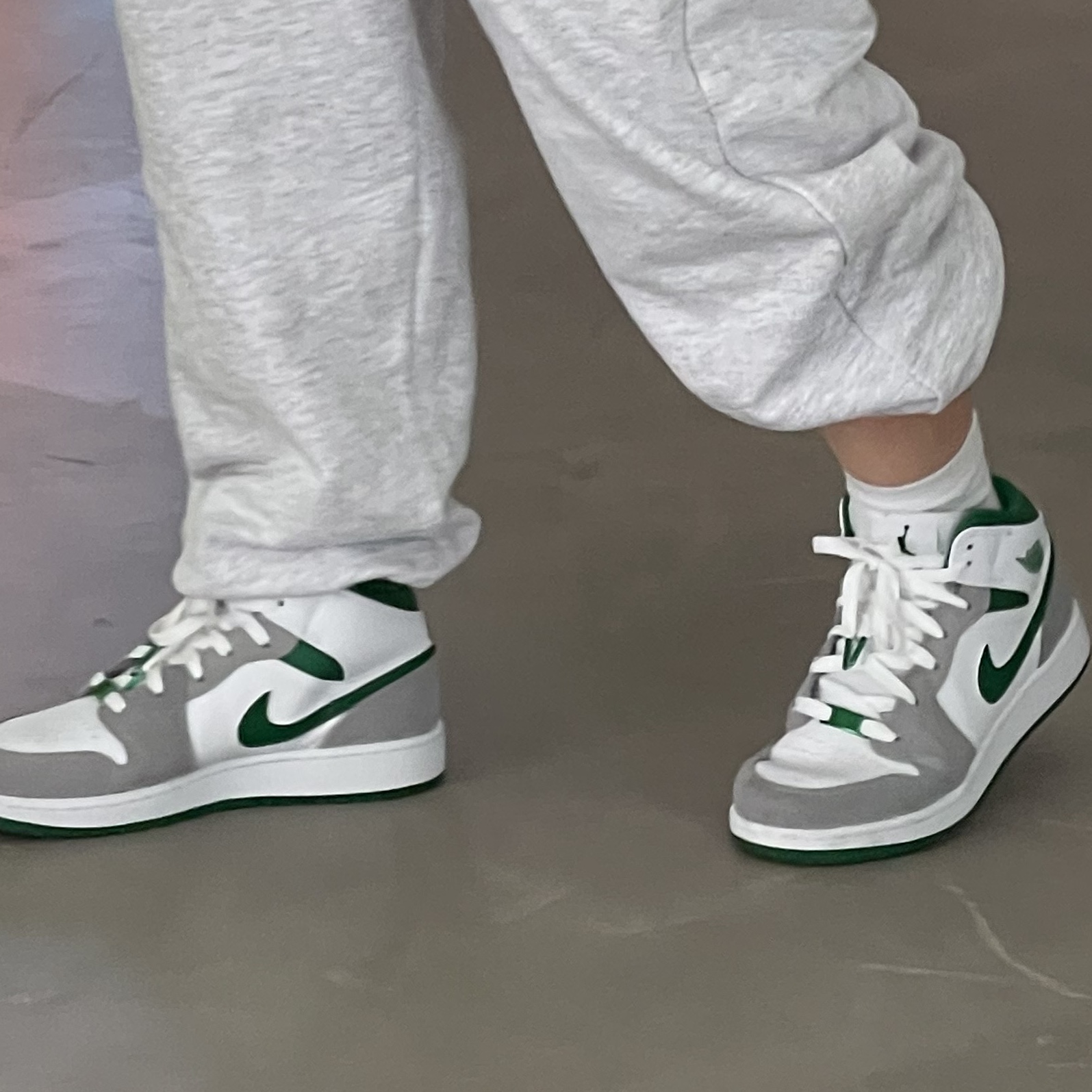 (GS) Jordan 1 Mid SE Pine Green Light Smoke Grey 착용 스타일