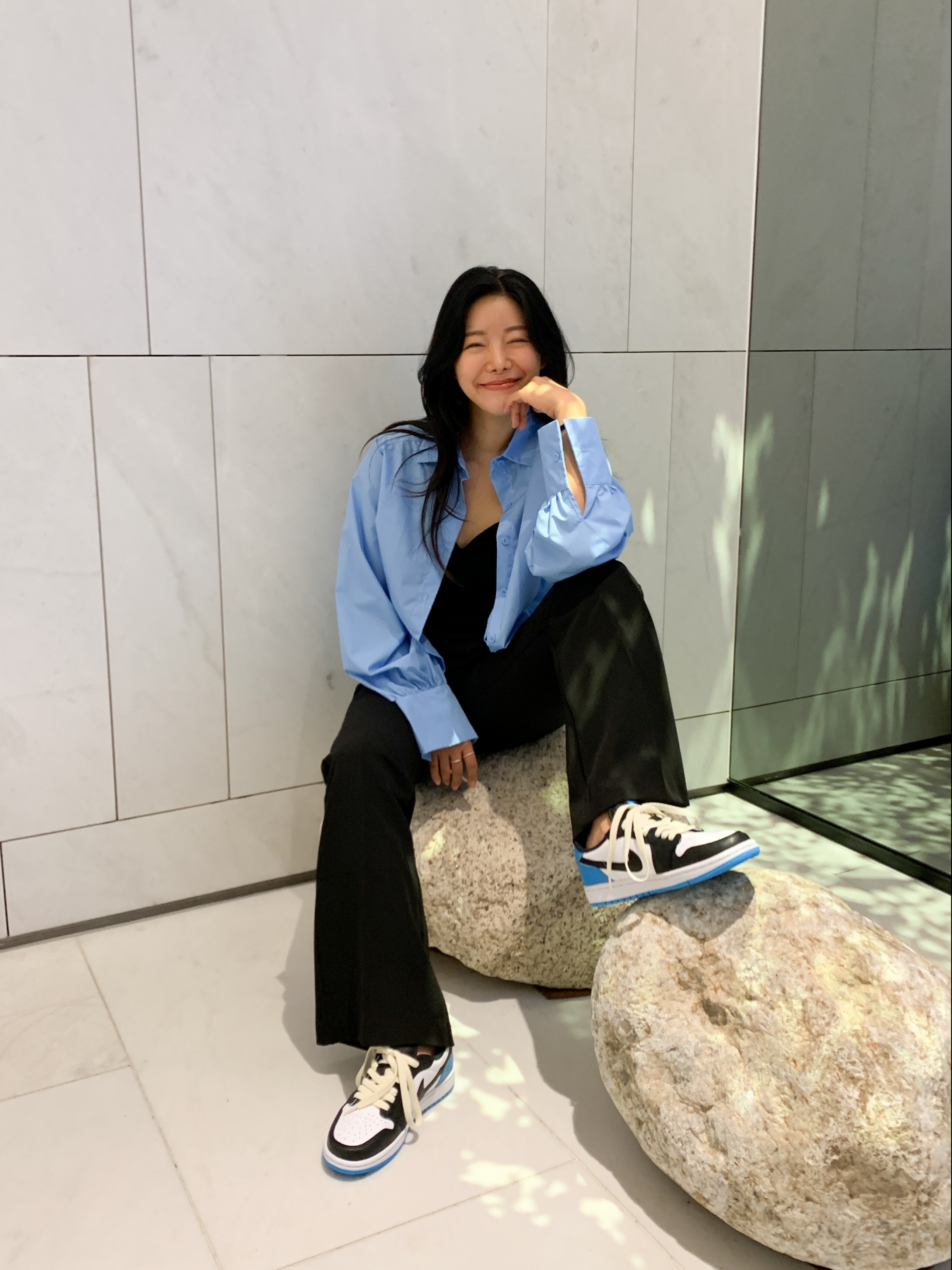 Jordan 1 Retro Low OG Black and Dark Powder Blue, (W) Jordan 1 Retro Low OG Black and Dark Powder Blue 착용 스타일 - 1