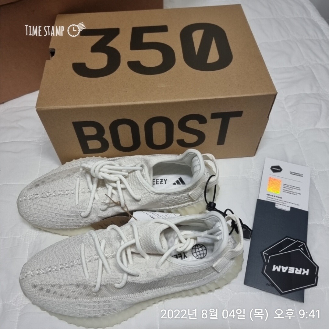 Adidas Yeezy Boost 350 V2 Bone 착용 스타일 - 1