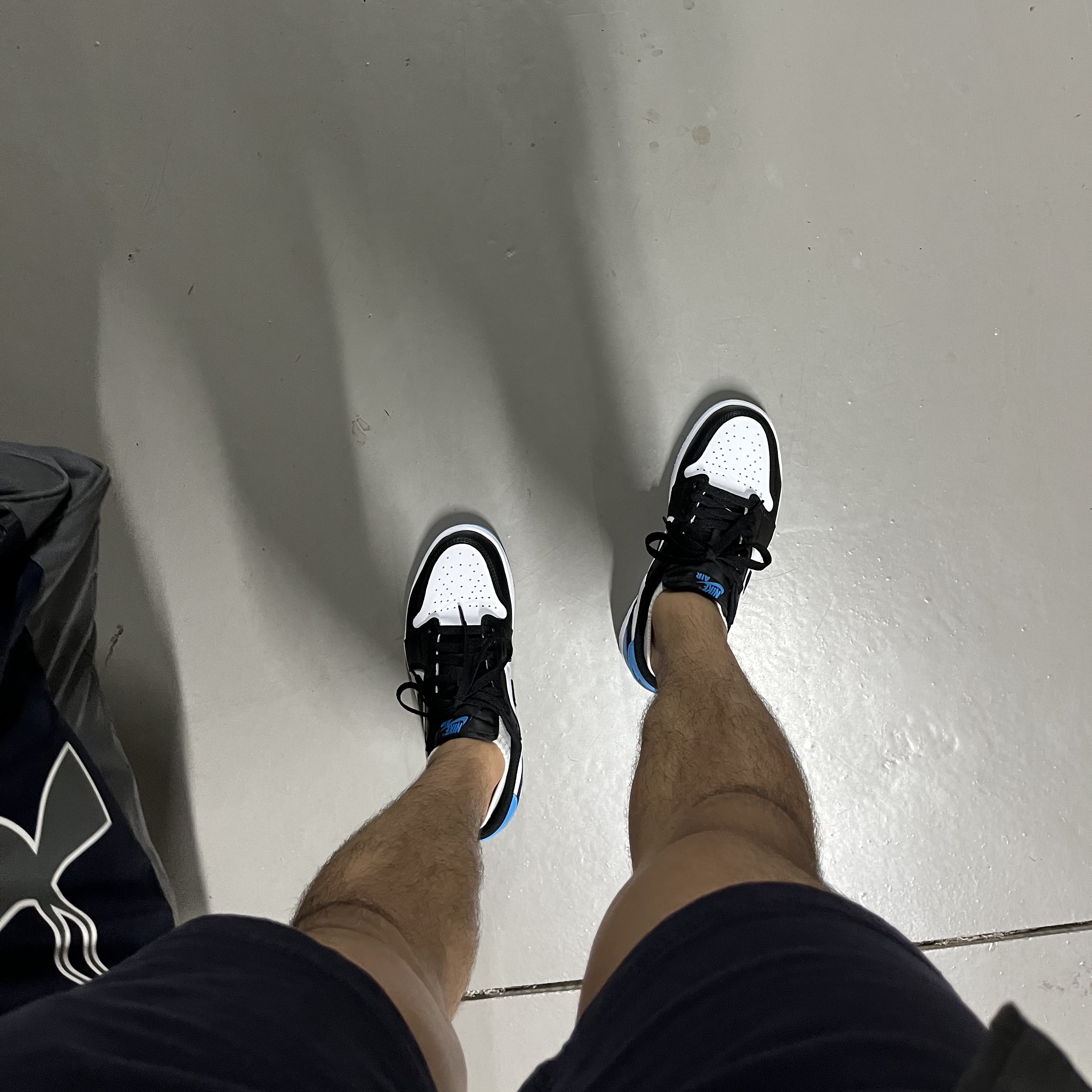 Jordan 1 Retro Low OG Black and Dark Powder Blue 착용 스타일