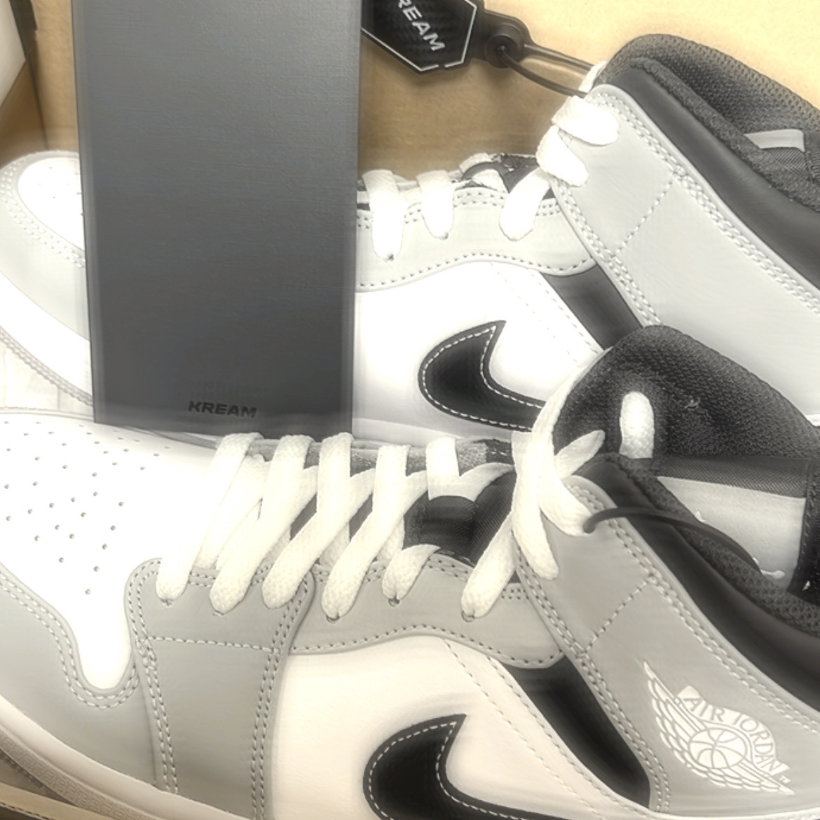 Jordan 1 Mid Light Smoke Grey Anthracite 착용 스타일 - 2