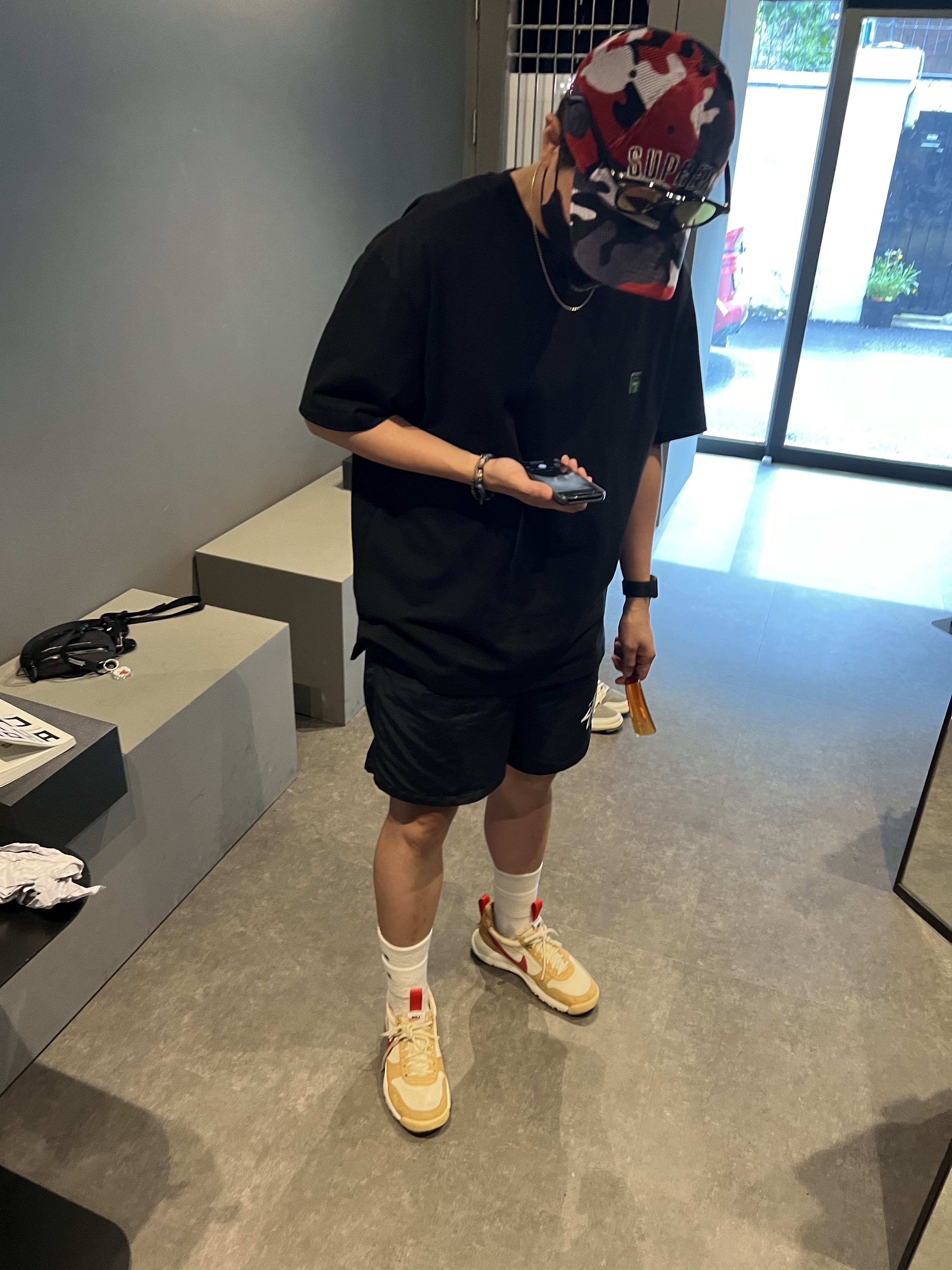 Supreme x Nike Arc Corduroy 6-Panel Red Camo - 22SS, Jordan 1 x Travis Scott Retro Low OG SP Sail and Ridgerock 착용 스타일 - 2