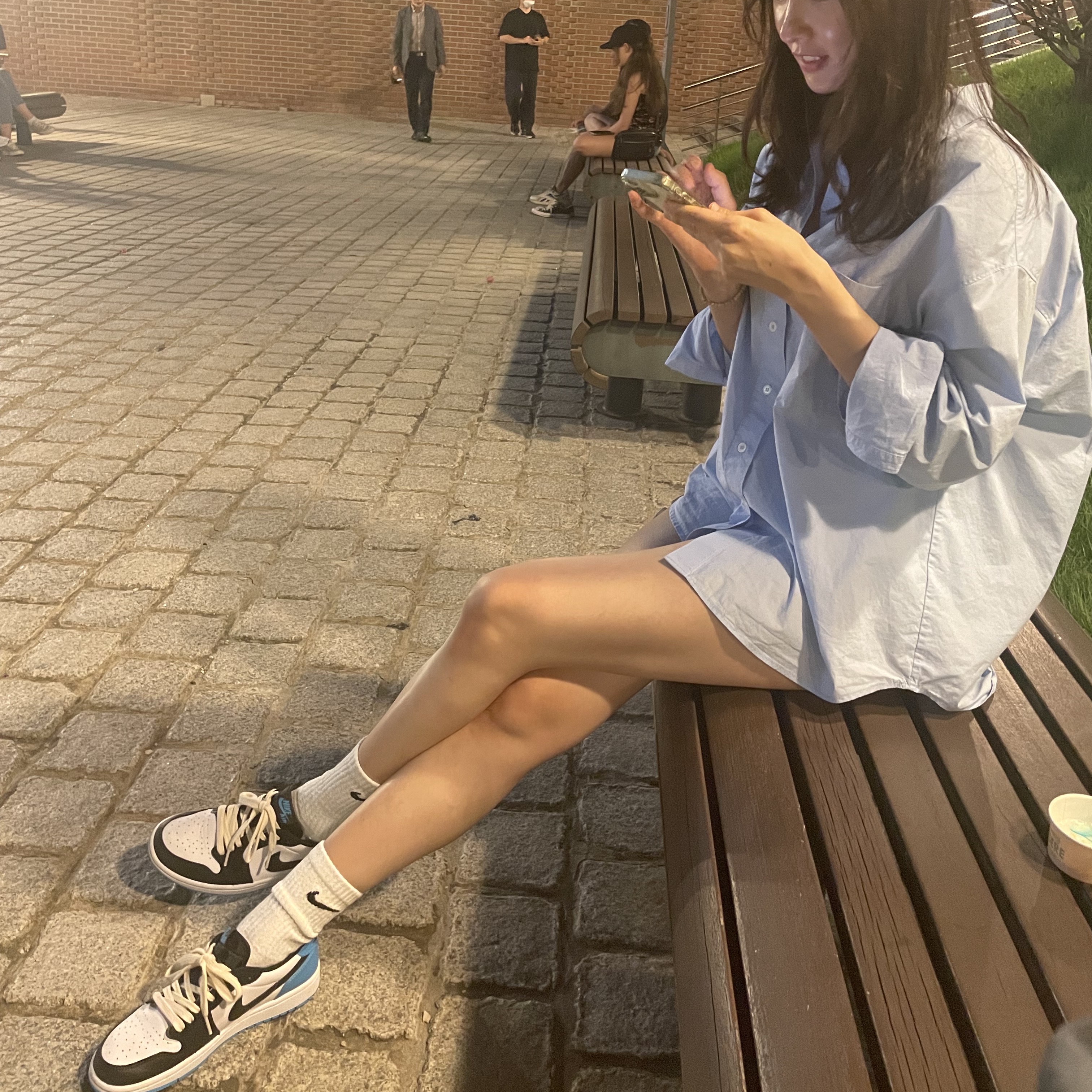 Jordan 1 Retro Low OG Black and Dark Powder Blue 착용 스타일