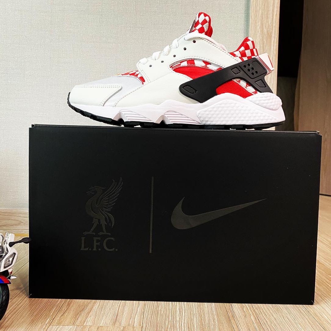Nike Air Huarache Premium QS Liverpool 착용 스타일 - 2