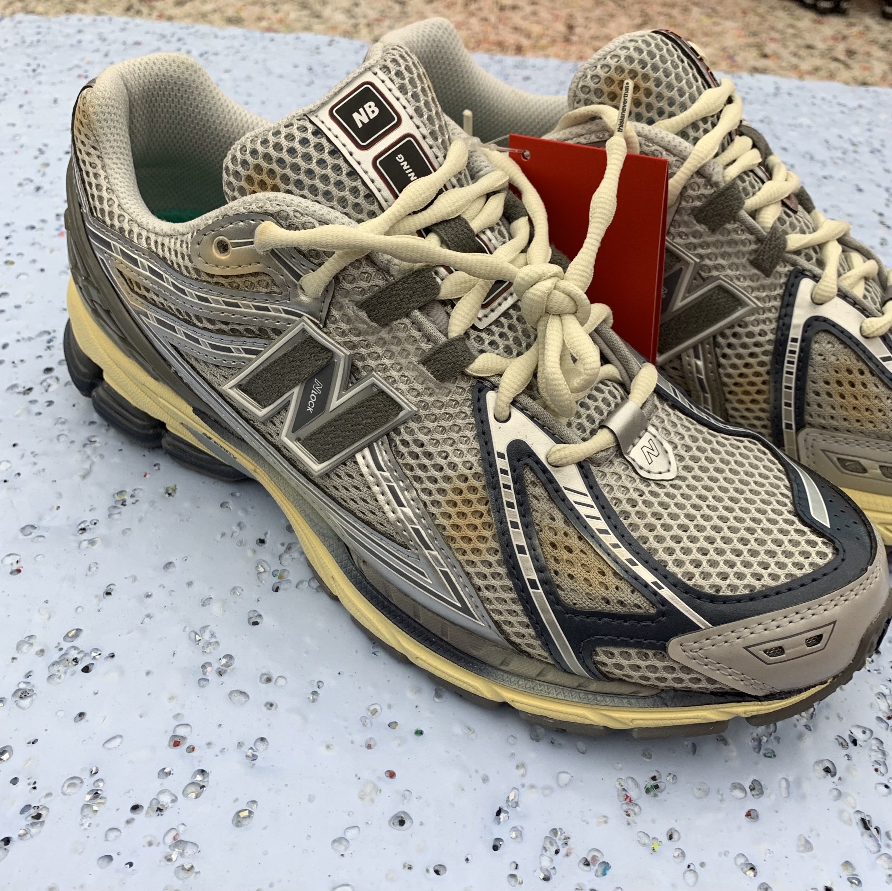 New Balance x Thisisneverthat 1906R 2022 Downtown Run 착용 스타일 - 2