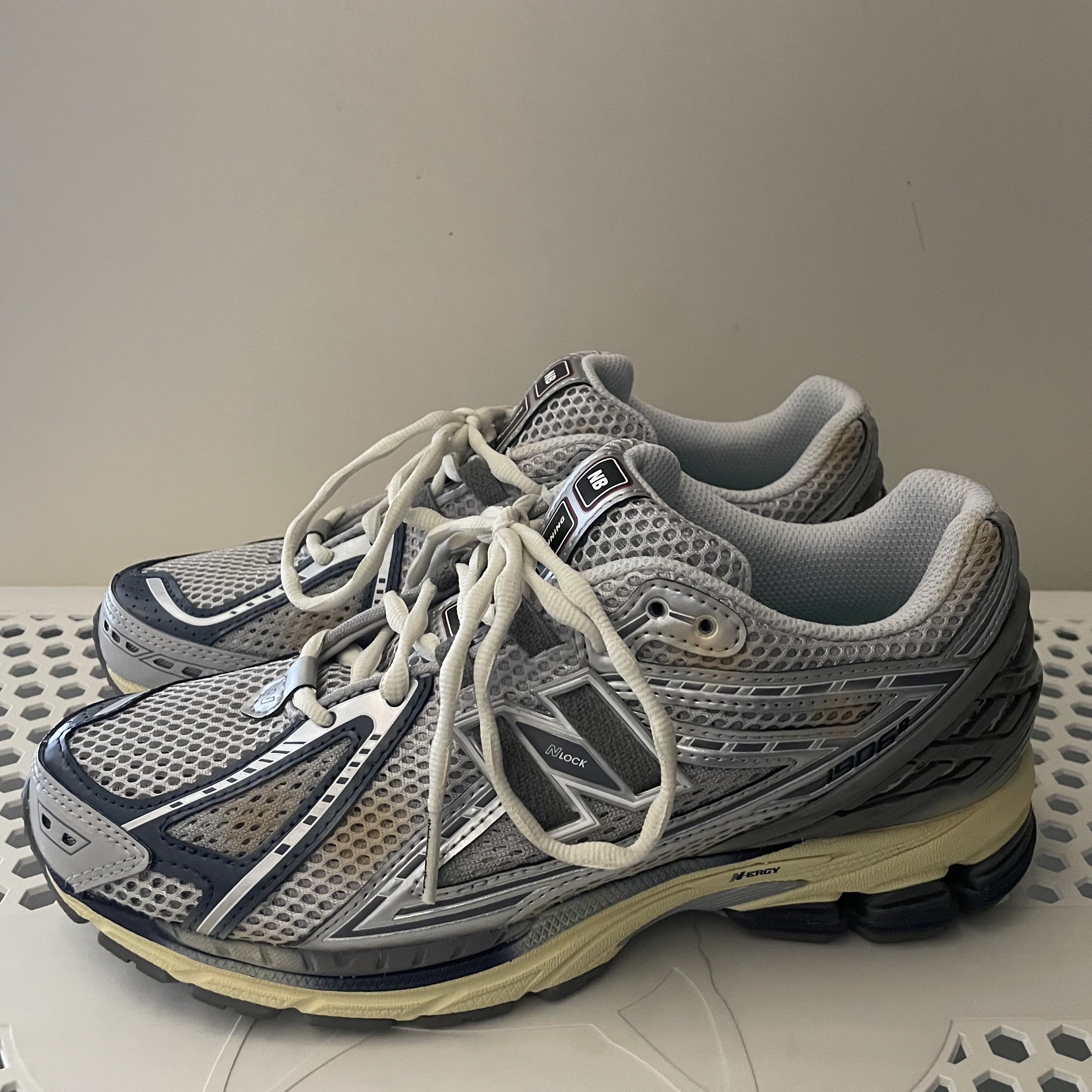 New Balance x Thisisneverthat 1906R 2022 Downtown Run 착용 스타일 - 1