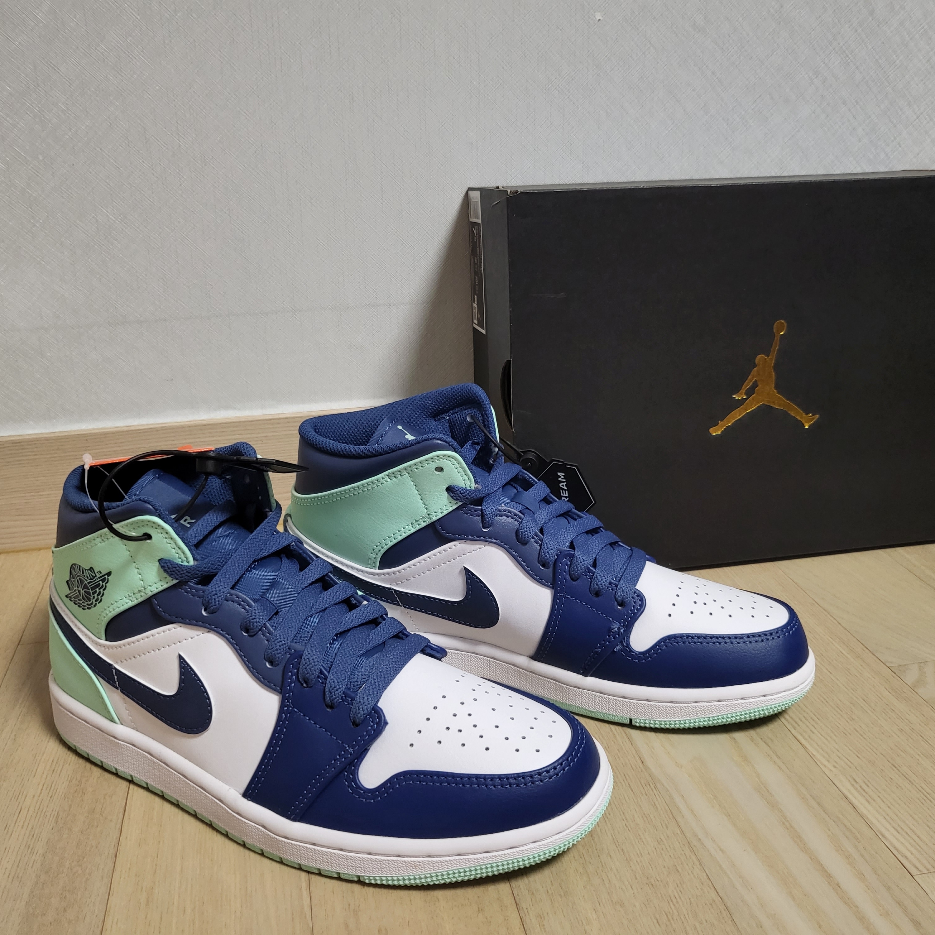Jordan 1 Mid Blue Mint 착용 스타일