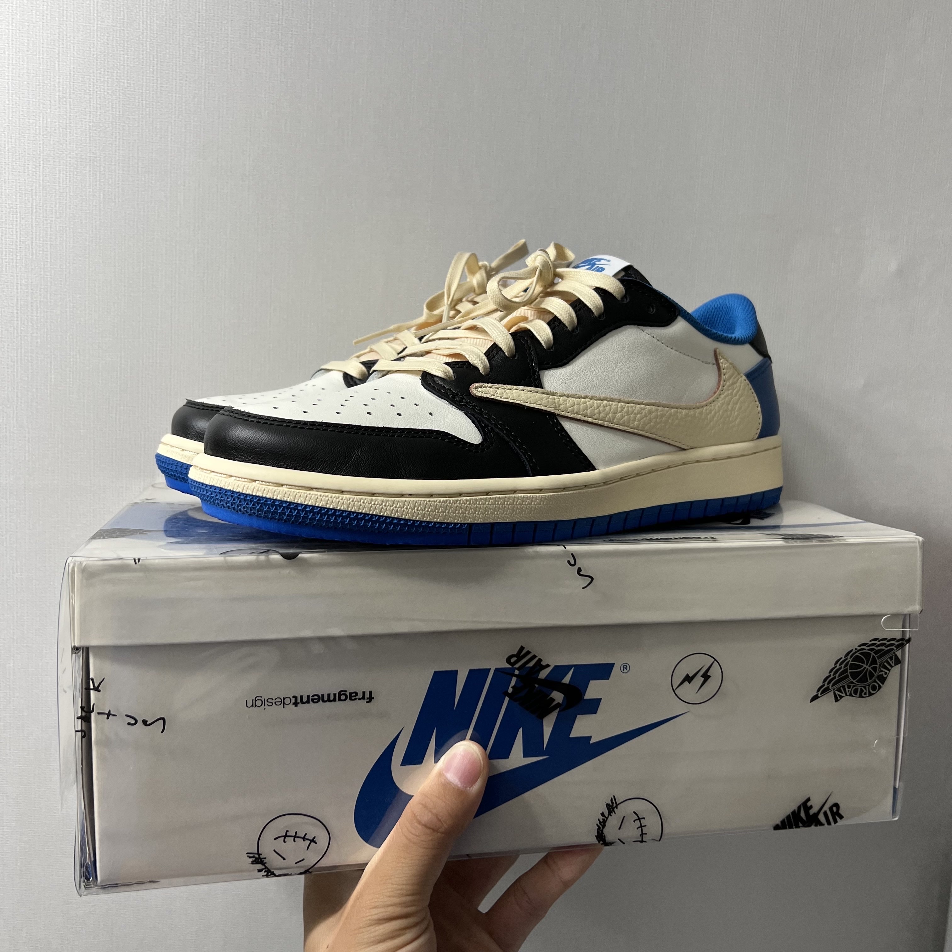 Jordan 1 x Travis Scott x Fragment Retro Low OG SP Military Blue 착용 스타일 - 4