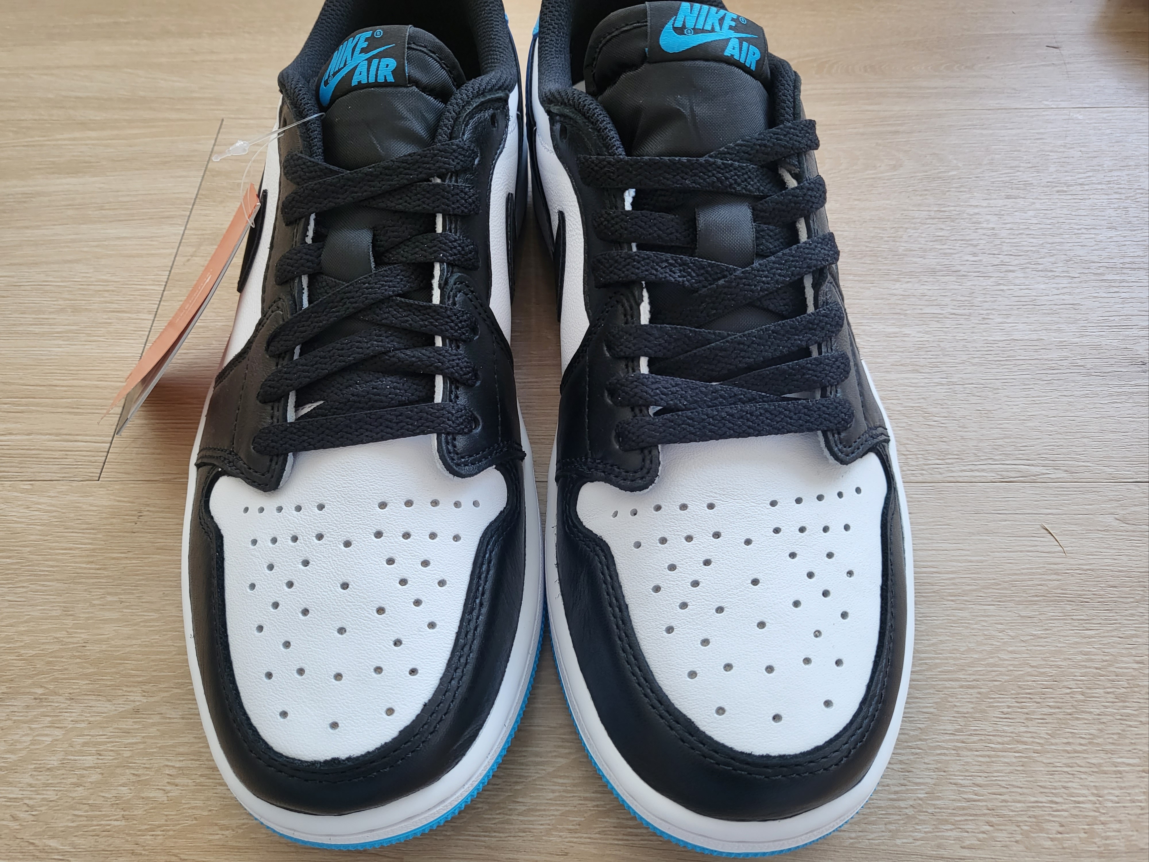 Jordan 1 Retro Low OG Black and Dark Powder Blue 착용 스타일