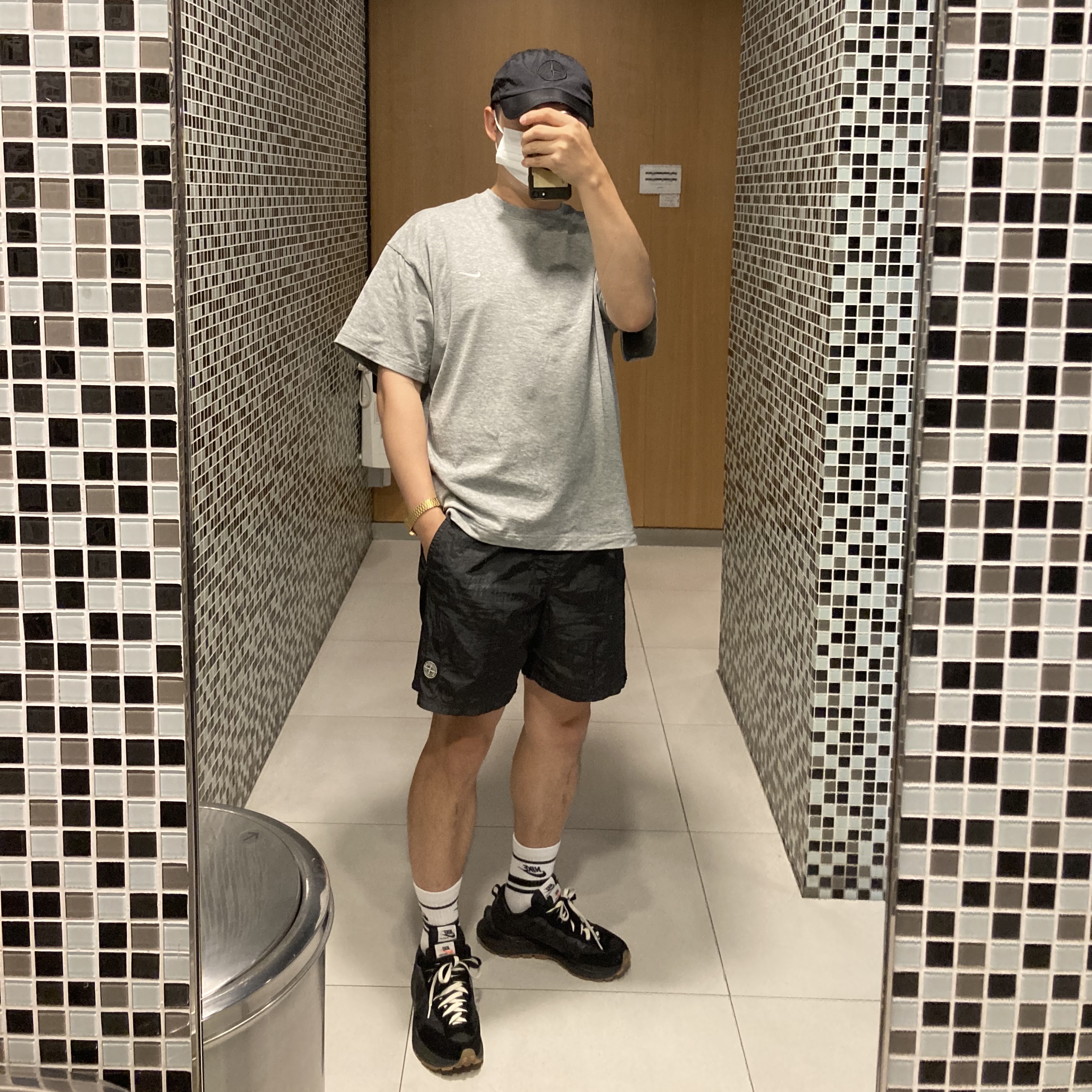 Stone Island B0943 Nylon Metal Swimming Trunk Avio Blue - 21SS, Nike NRG Solo Swoosh T-Shirt Dark Grey Heather - US/EU 착용 스타일