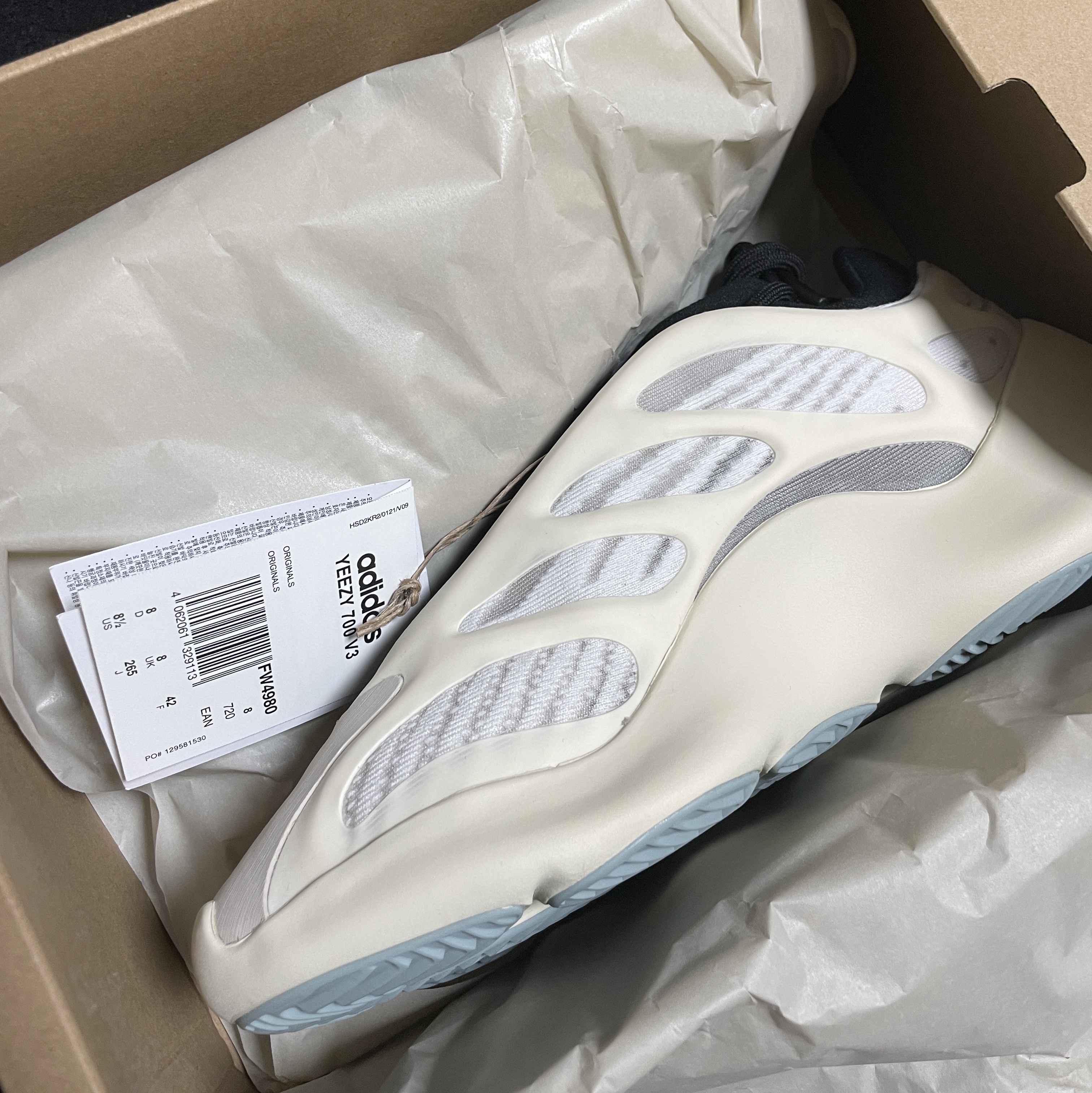 Adidas Yeezy 700 V3 Azael 2022/2023 착용 스타일 - 2