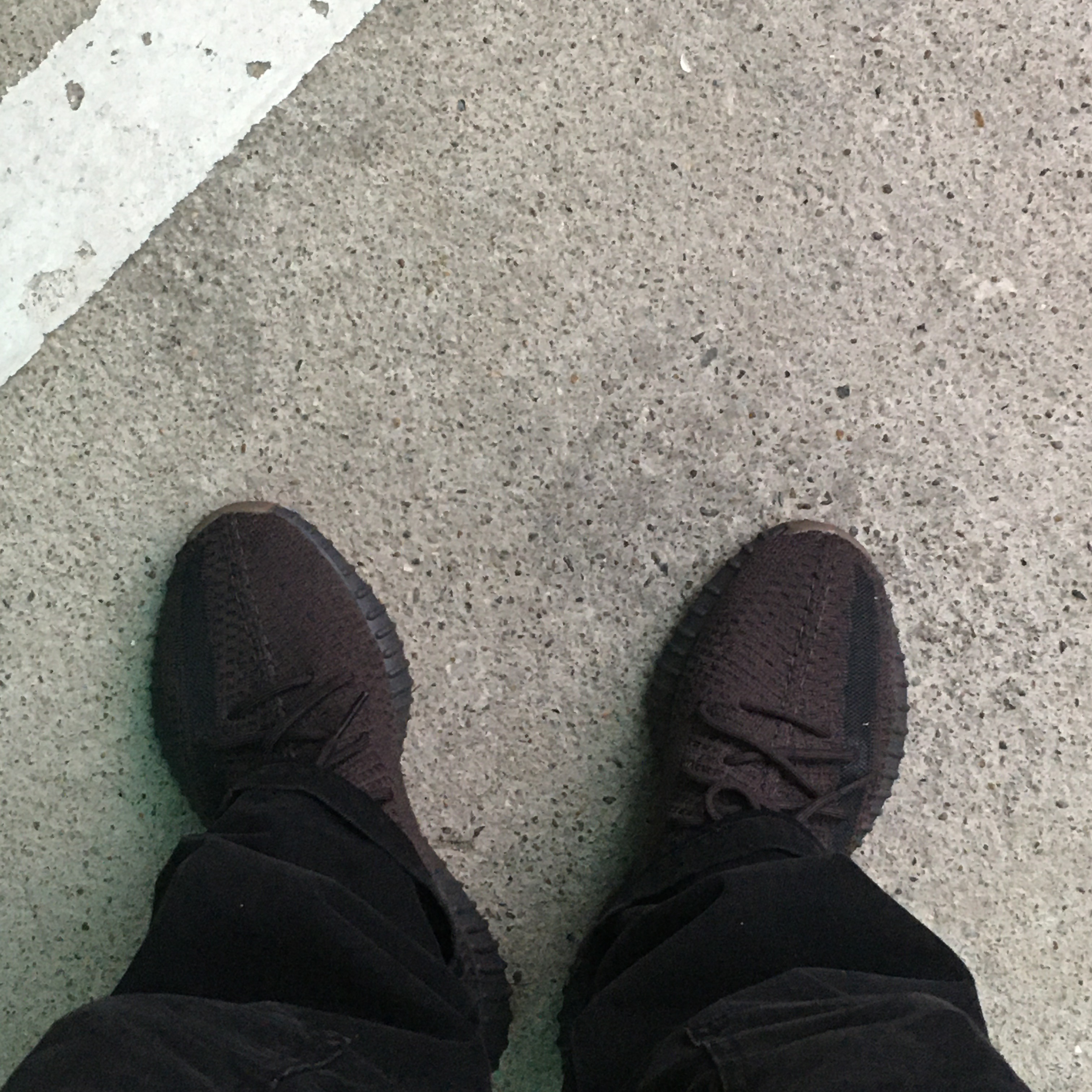 Adidas Yeezy Boost 350 V2 Cinder 착용 스타일