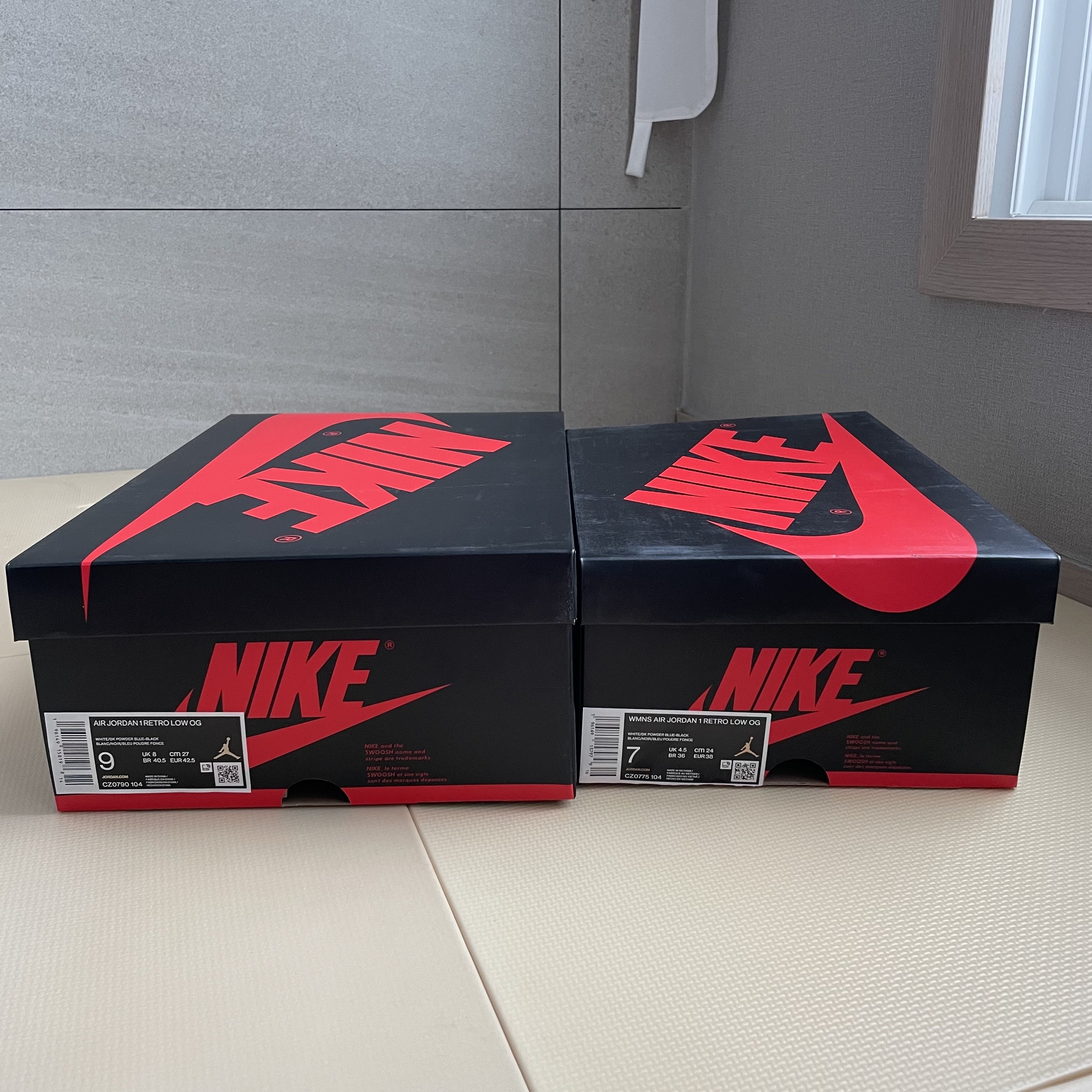 Jordan 1 Retro Low OG Black and Dark Powder Blue, (W) Jordan 1 Retro Low OG Black and Dark Powder Blue 착용 스타일 - 1