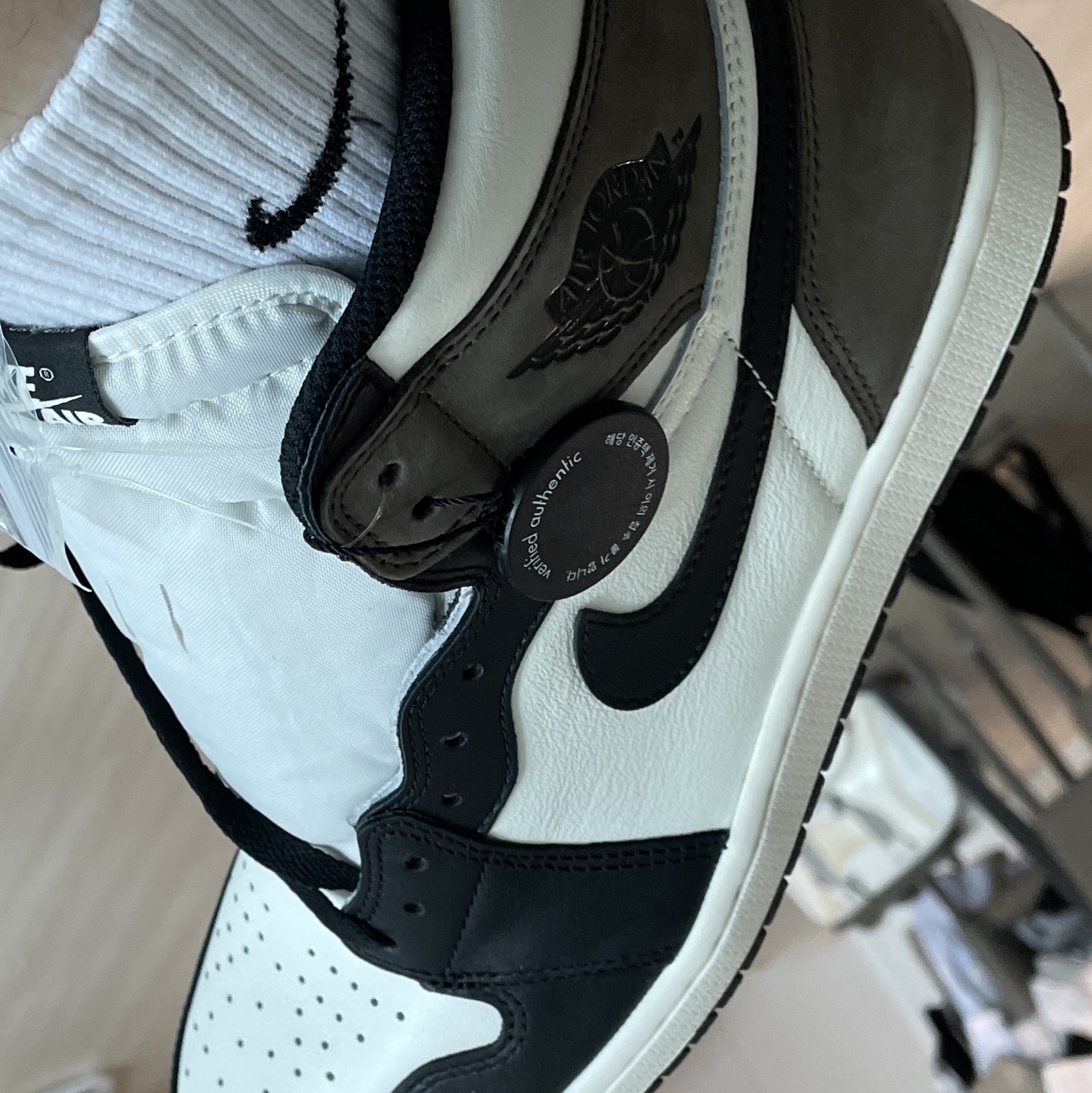Jordan 1 Retro High OG Black Mocha 착용 스타일