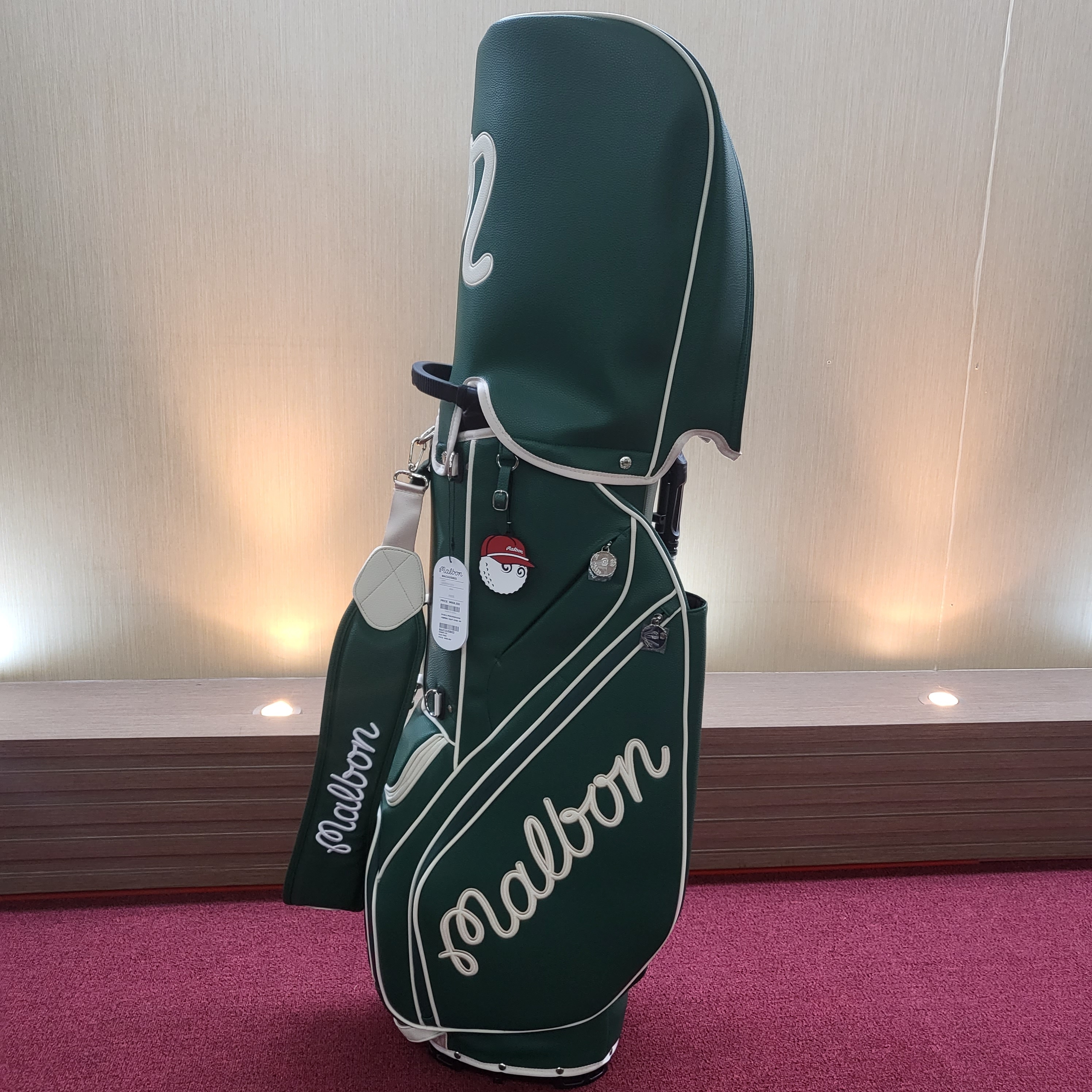 Malbon Golf Solid Point Stand Bag Green 착용 스타일 - 1