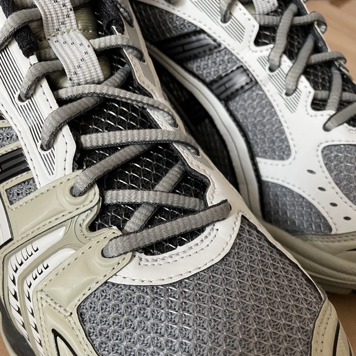 Asics UB1-S Gel-Kayano 14 Piedmont Grey 착용 스타일