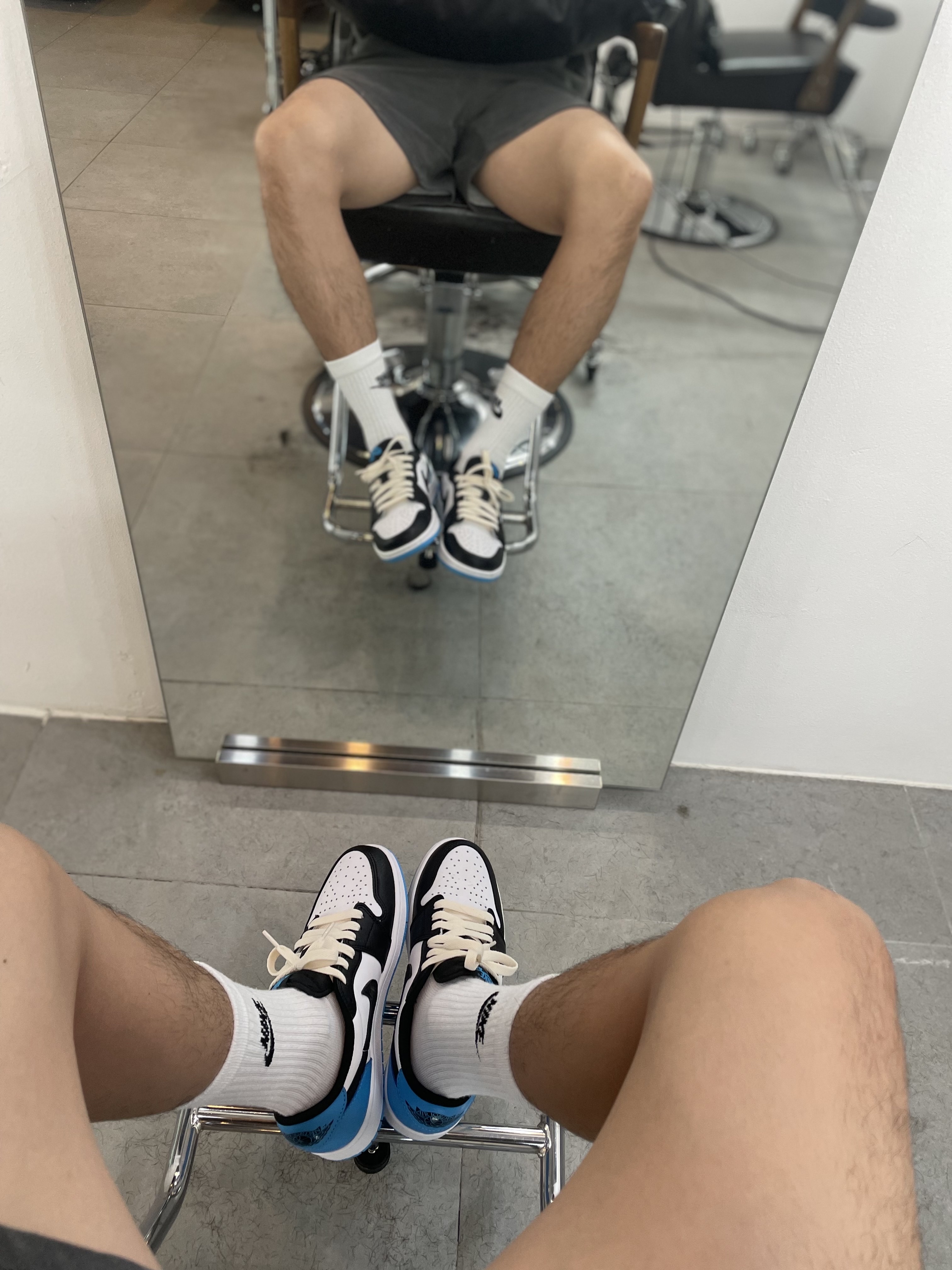 Jordan 1 Retro Low OG Black and Dark Powder Blue 착용 스타일
