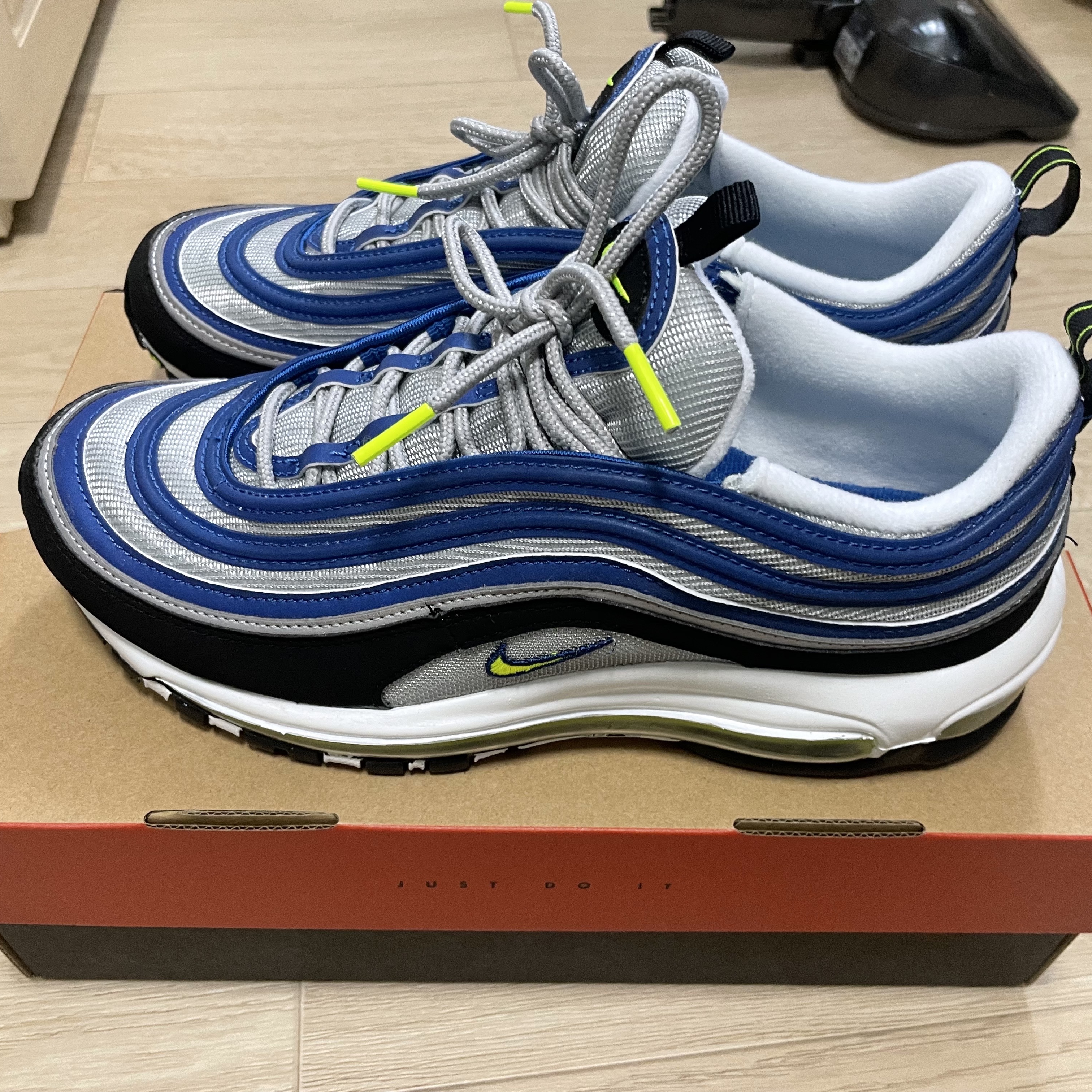 Nike Air Max 97 OG Atlantic Blue and Voltage Yellow 착용 스타일 - 1