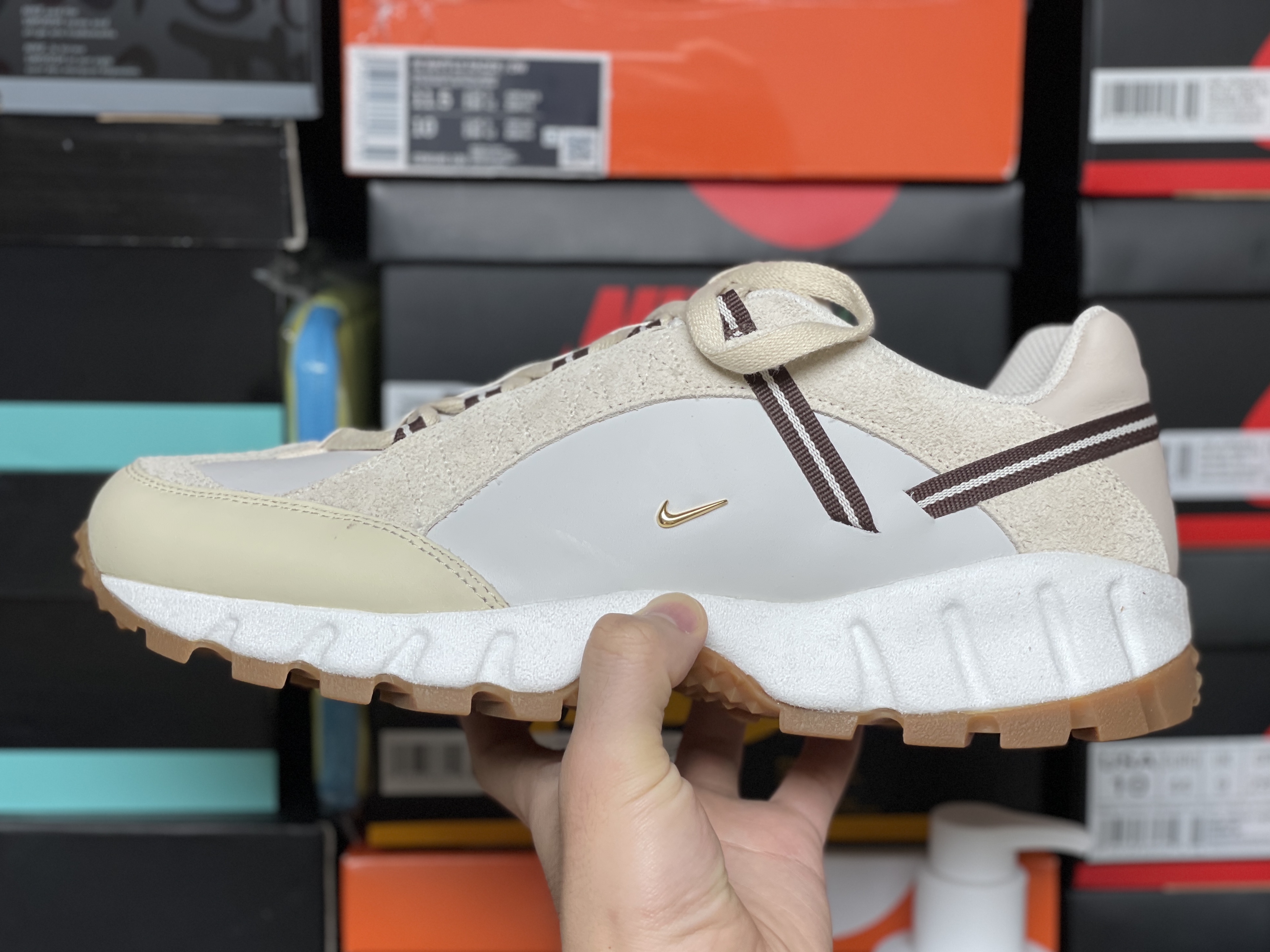 Nike x Jacquemus Air Humara LX Light Bone and Gold 착용 스타일