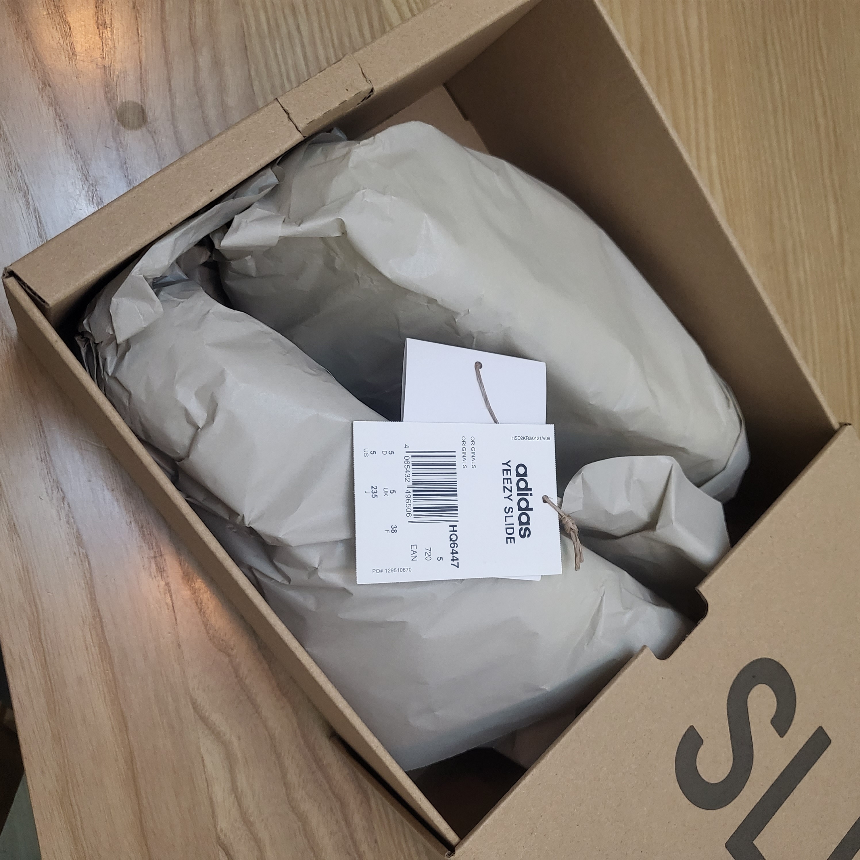 Adidas Yeezy Slide Glow Green 2022/2023 착용 스타일 - 2