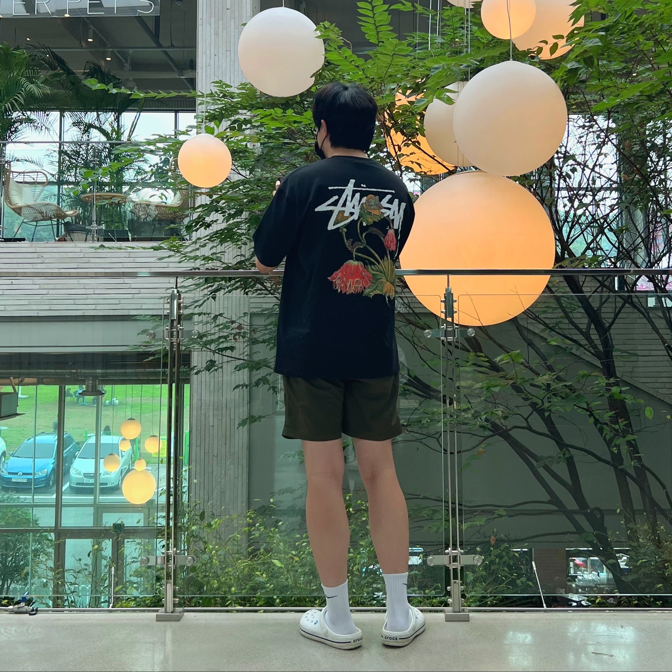 Stussy Withered Flower T-Shirt Black 착용 스타일