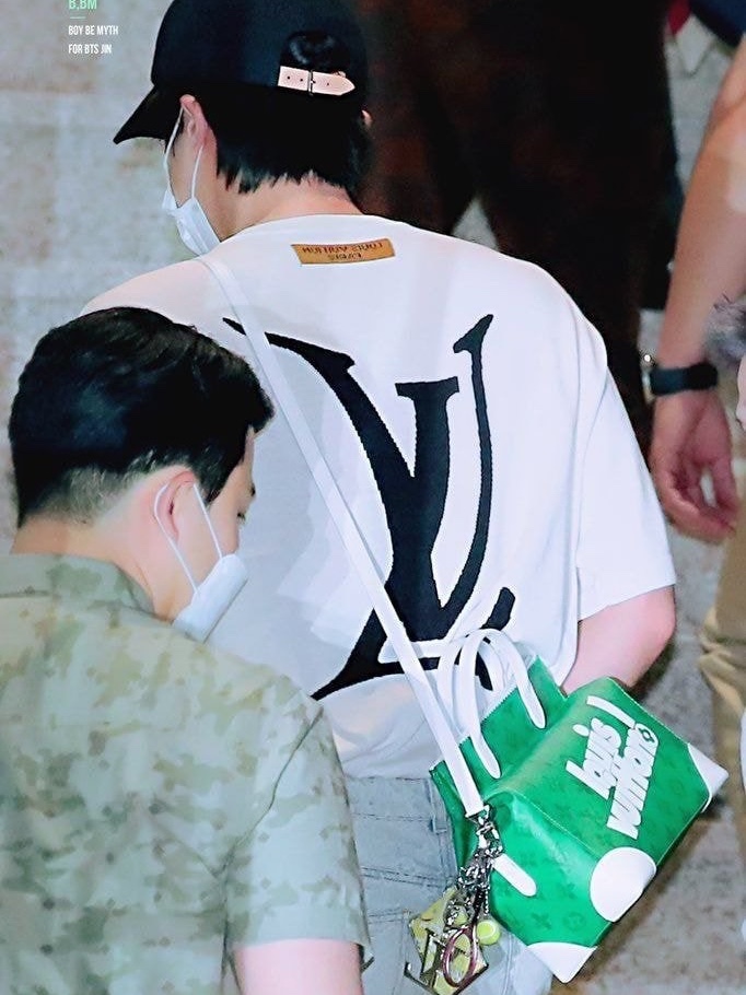 Louis Vuitton Litter Bag Green Vintage Monogram 착용 스타일 - 1