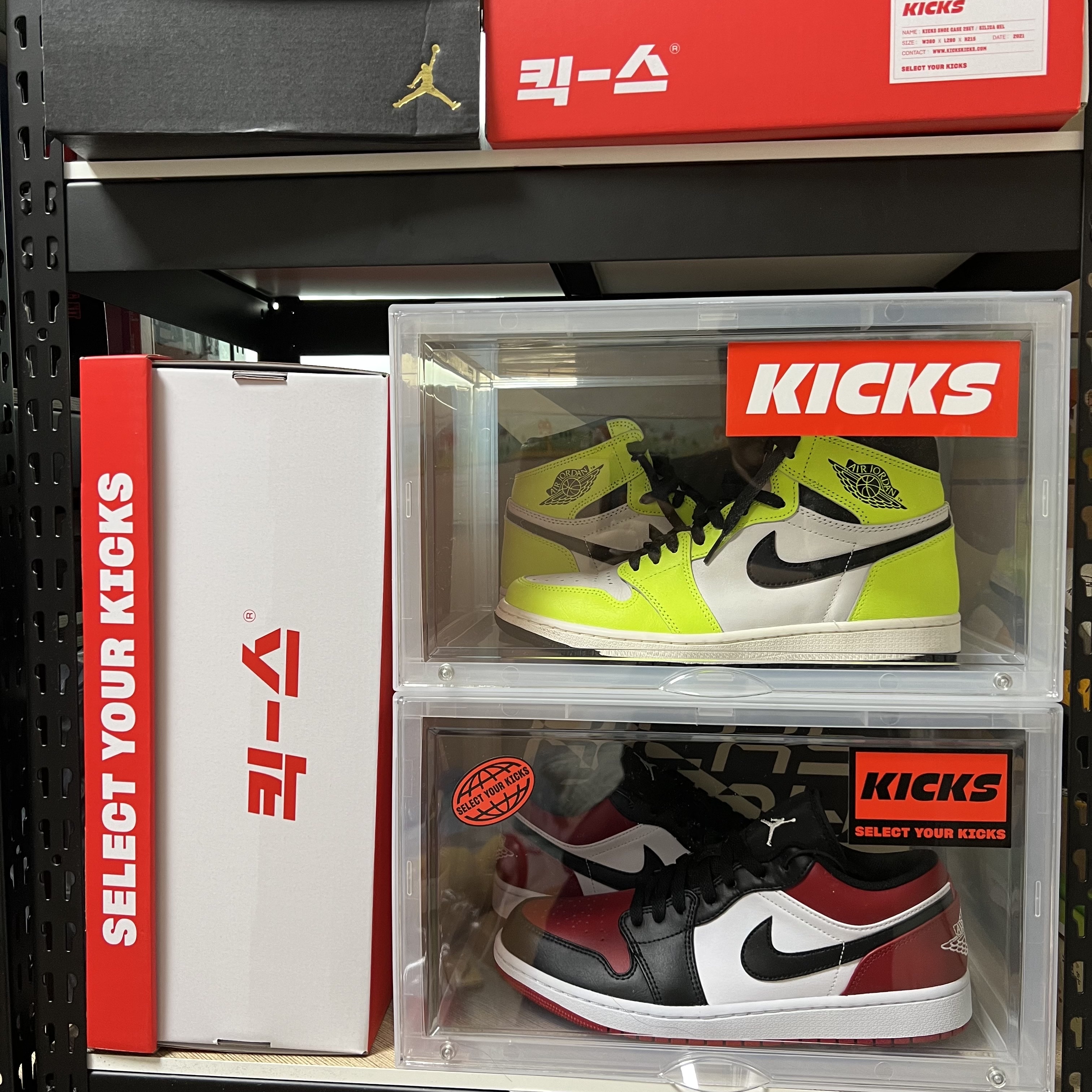 Jordan 1 Low Bred Toe, Jordan 1 Retro High OG Volt 착용 스타일