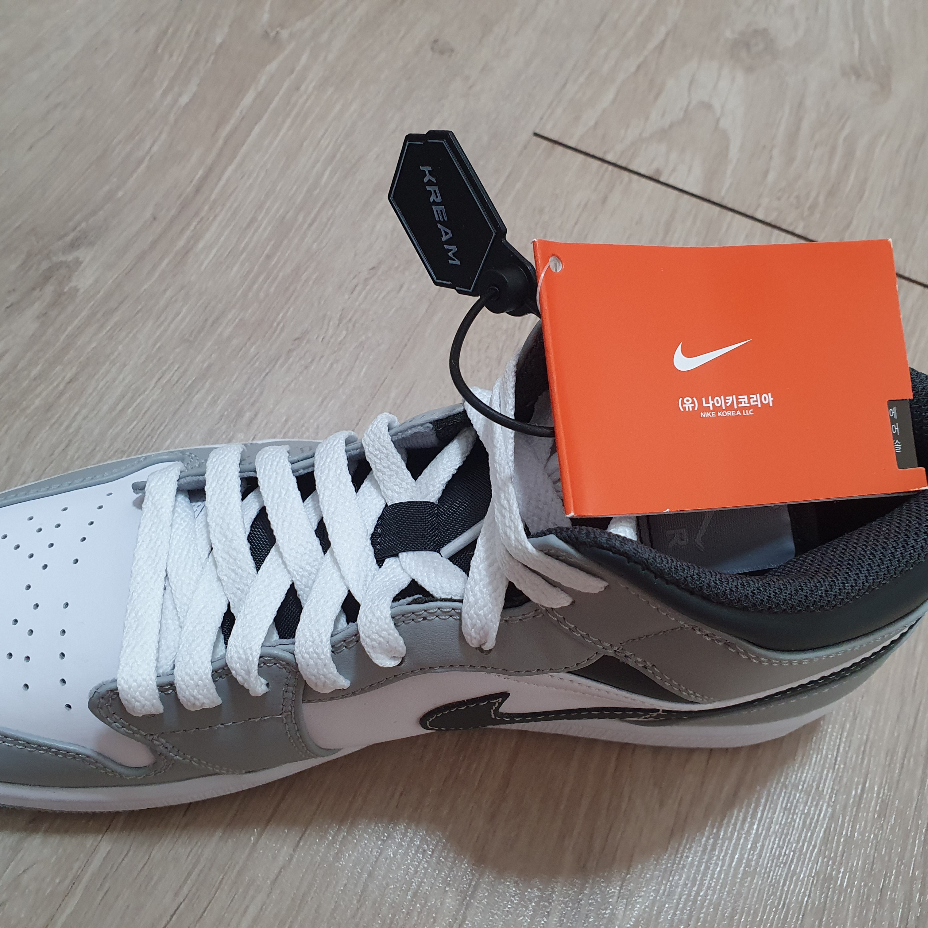 Jordan 1 Mid Light Smoke Grey Anthracite 착용 스타일 - 2