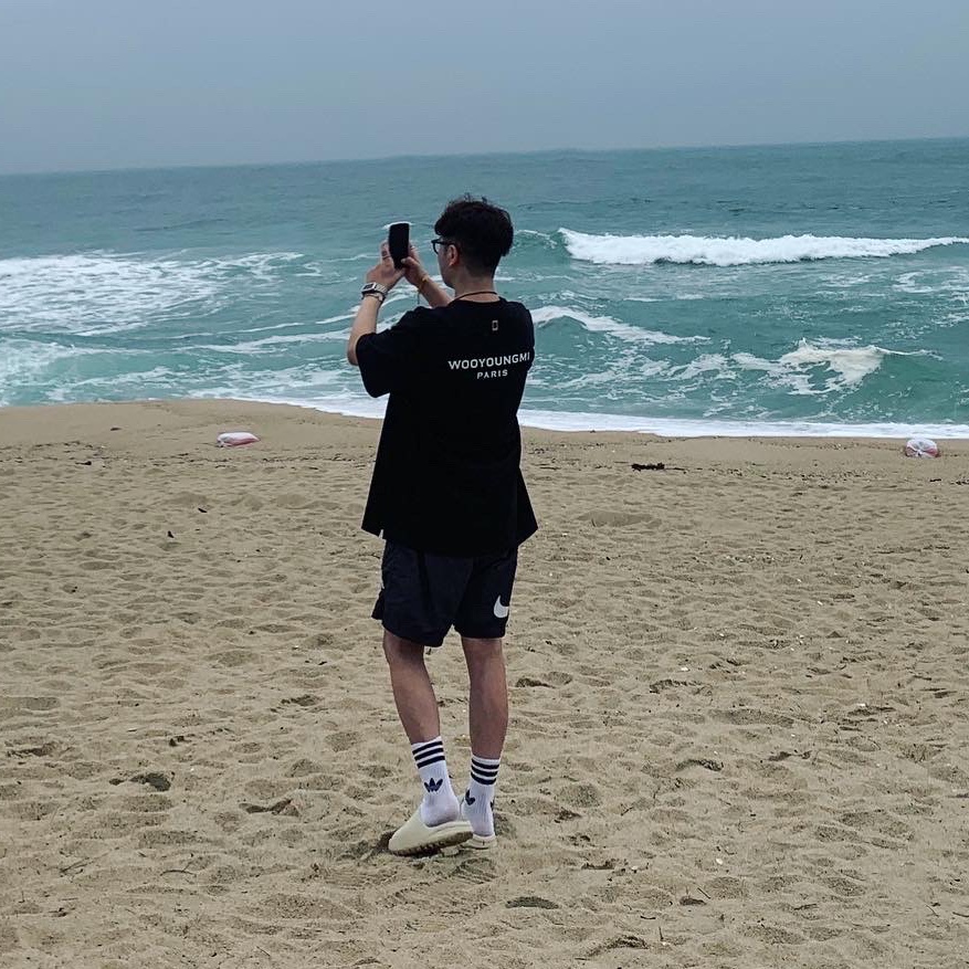 Wooyoungmi White Back Logo T-Shirt Black - 21FW, Nike x Stussy Water Shorts Off Noir 착용 스타일